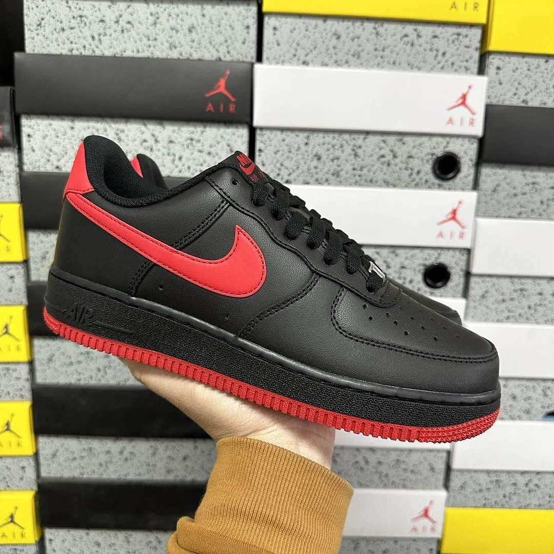 나이키 [G] 에어 포스 1 로우 블랙 레드 FJ4146-002 201765 Nike Air Force 1 Low '07 LV8 Vamps 상세 이미지 2
