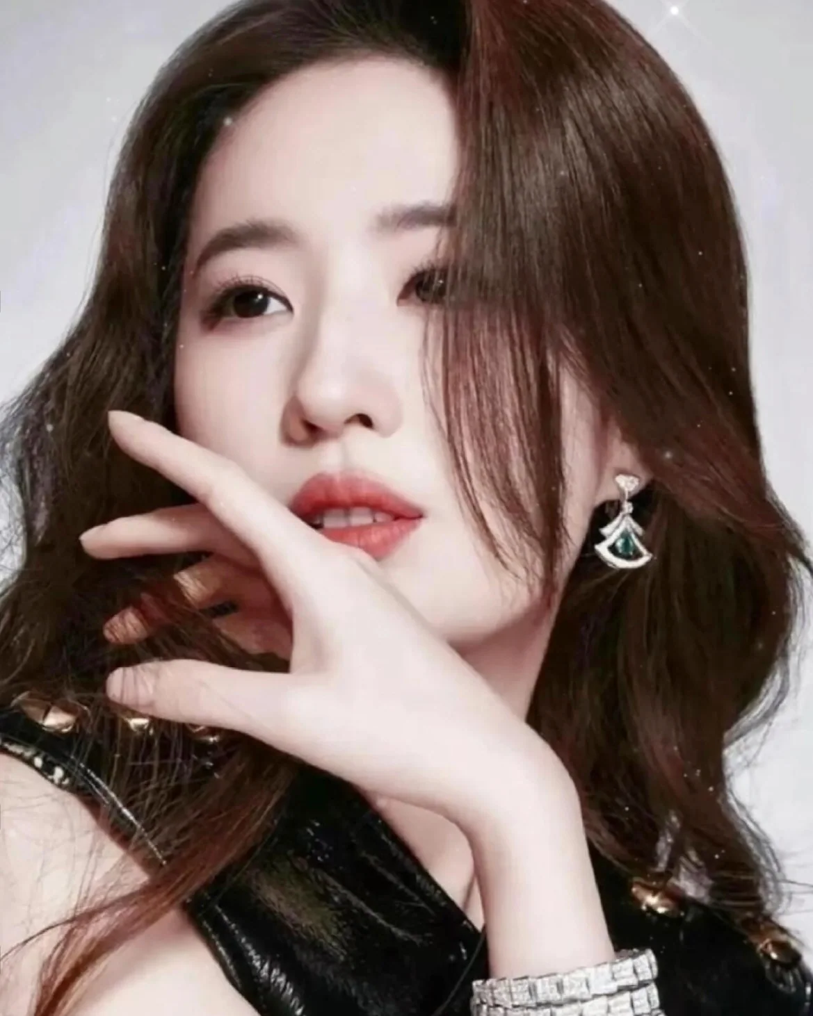 불가리 그린 지르콘 다이아몬드 장식 부채 귀걸이 상세 이미지 2