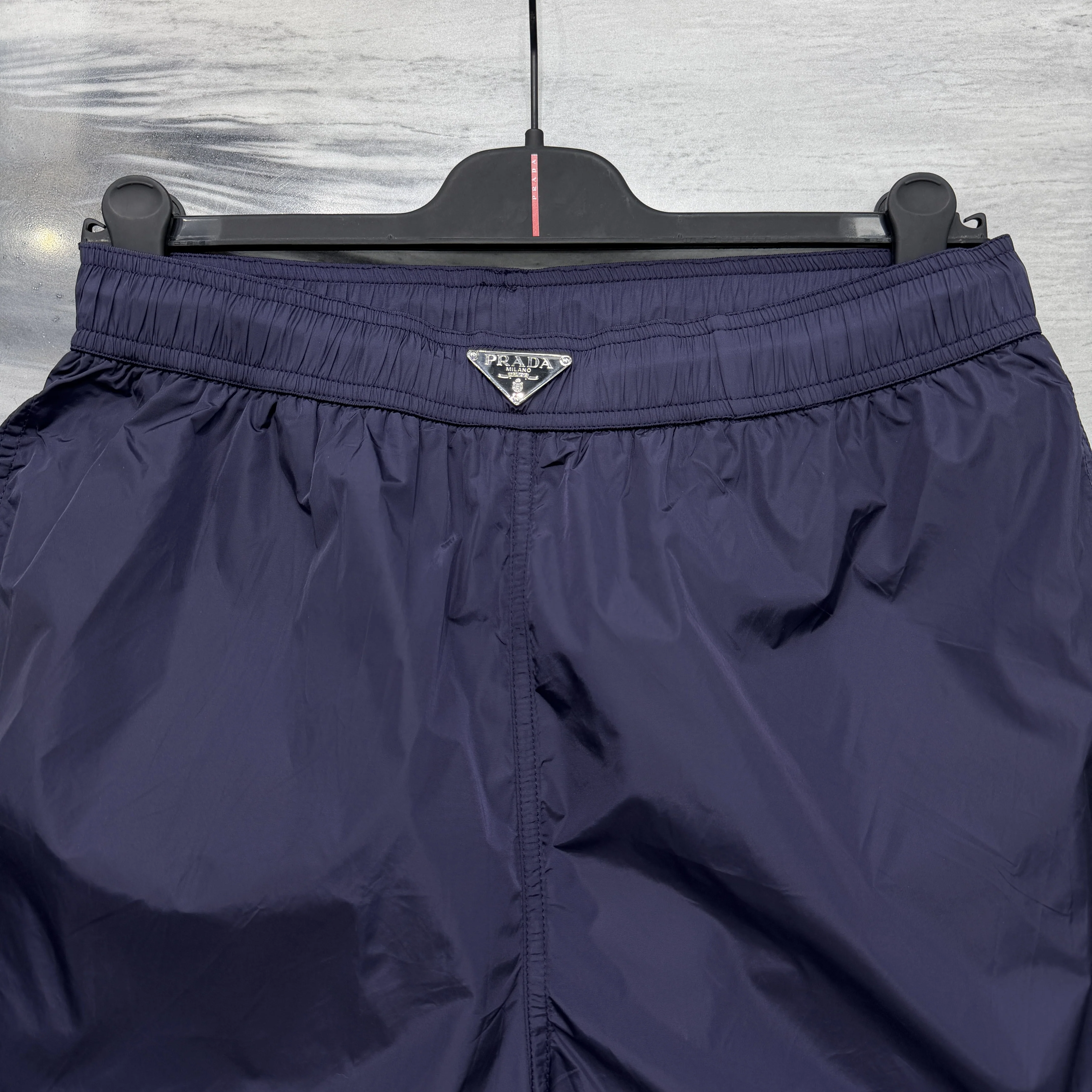 프라다 Re-Nylon 솔리드 컬러 엘라스틱 비치 반바지 41245 Prada Shorts 상세 이미지 14