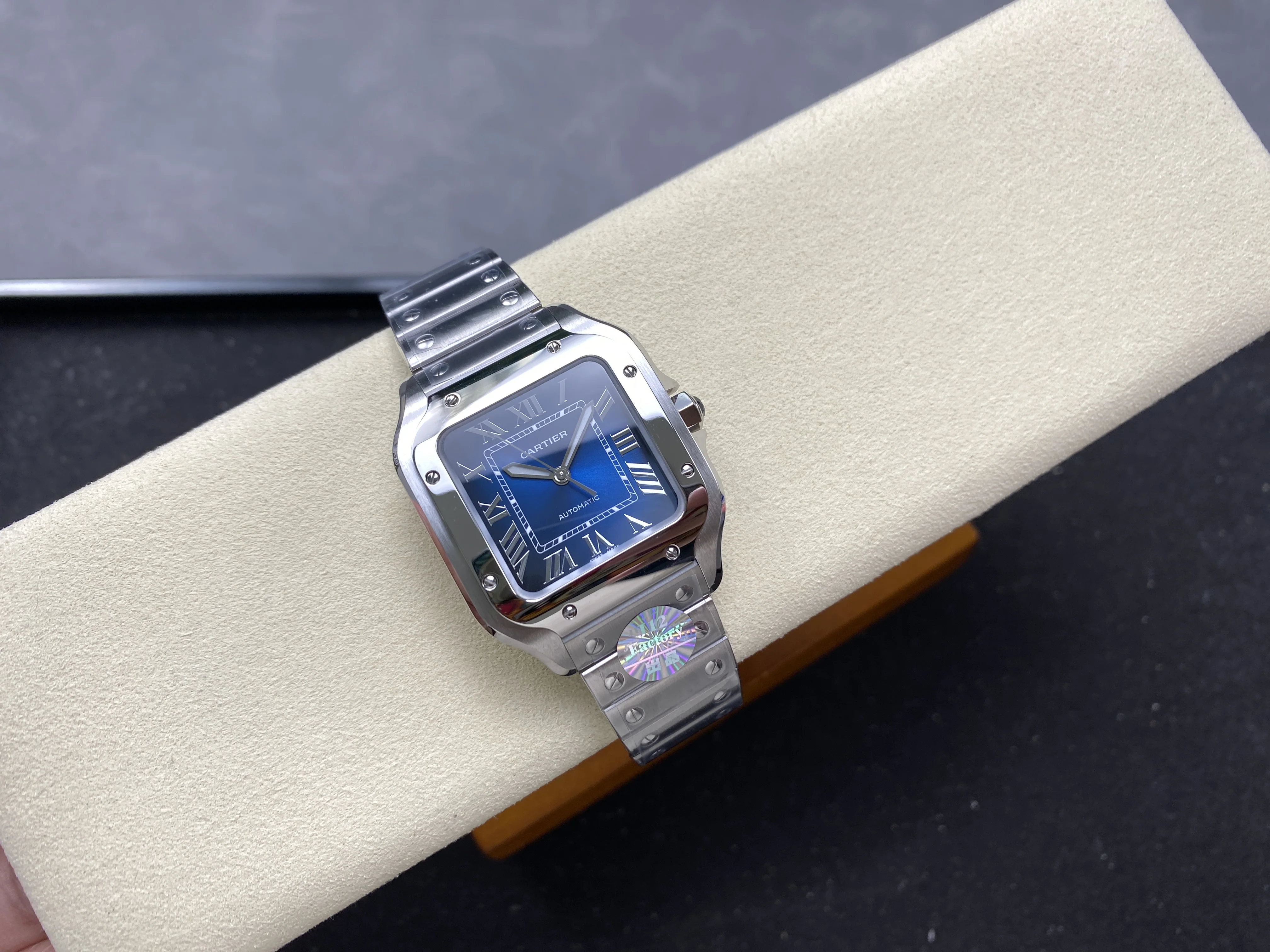 까르띠에 산토스 악어가죽 사파이어 글라스 블루 화이트 스틸밴드 가죽스트랩 레플리카 42854 Cartier 상세 이미지 13