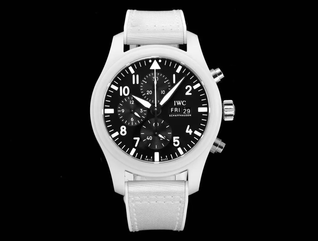IWC 파일럿 크로노그래프 인스피레이션 4 시계 상세 이미지 1