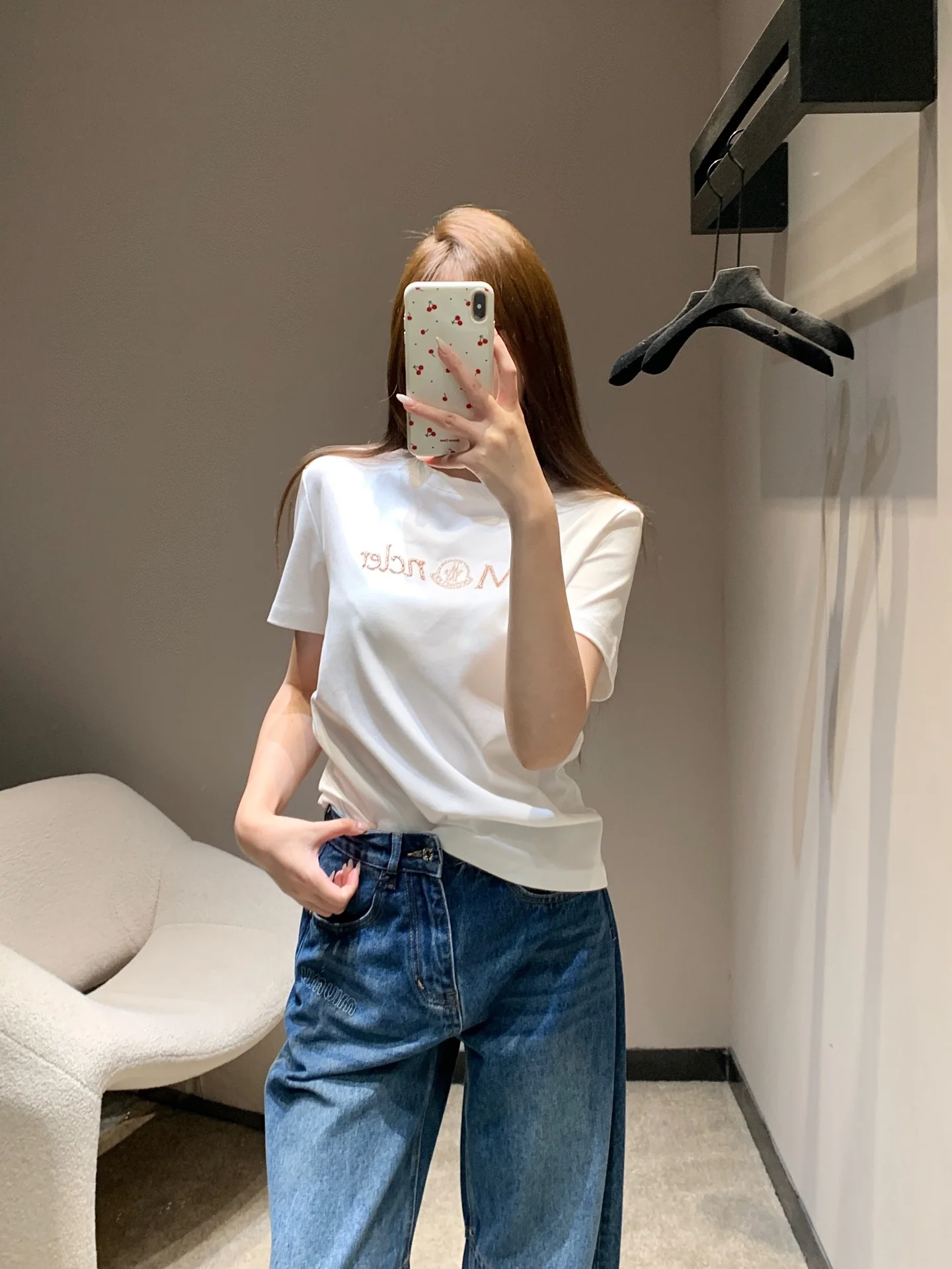 몽클레어 레터 비즈 크루넥 반팔 티셔츠 26 SS 상세 이미지 7