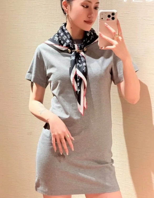 루이비통 모노그램 스카프 포인트 여성 원피스 26 SS 상세 이미지 2