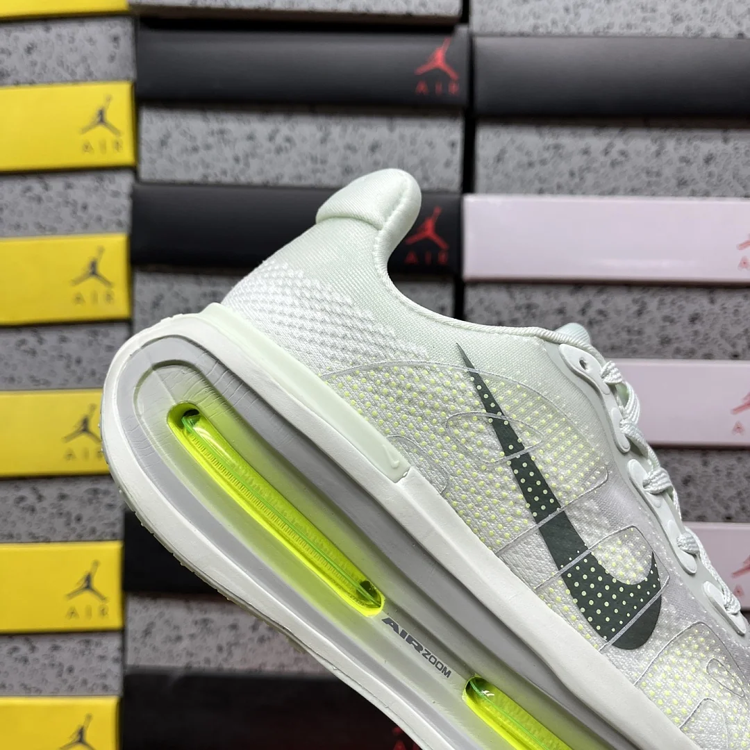 나이키 [CG] 보메로 프리미엄 HQ2050-300 201978 Nike Vomero Premium Barely Volt 상세 이미지 5