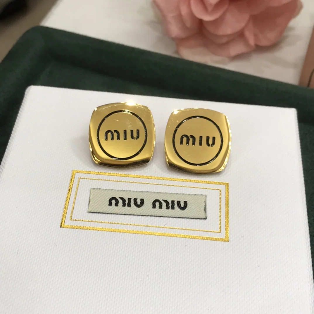 미우미우 골드 스퀘어 스터드 귀걸이 상세 이미지 2