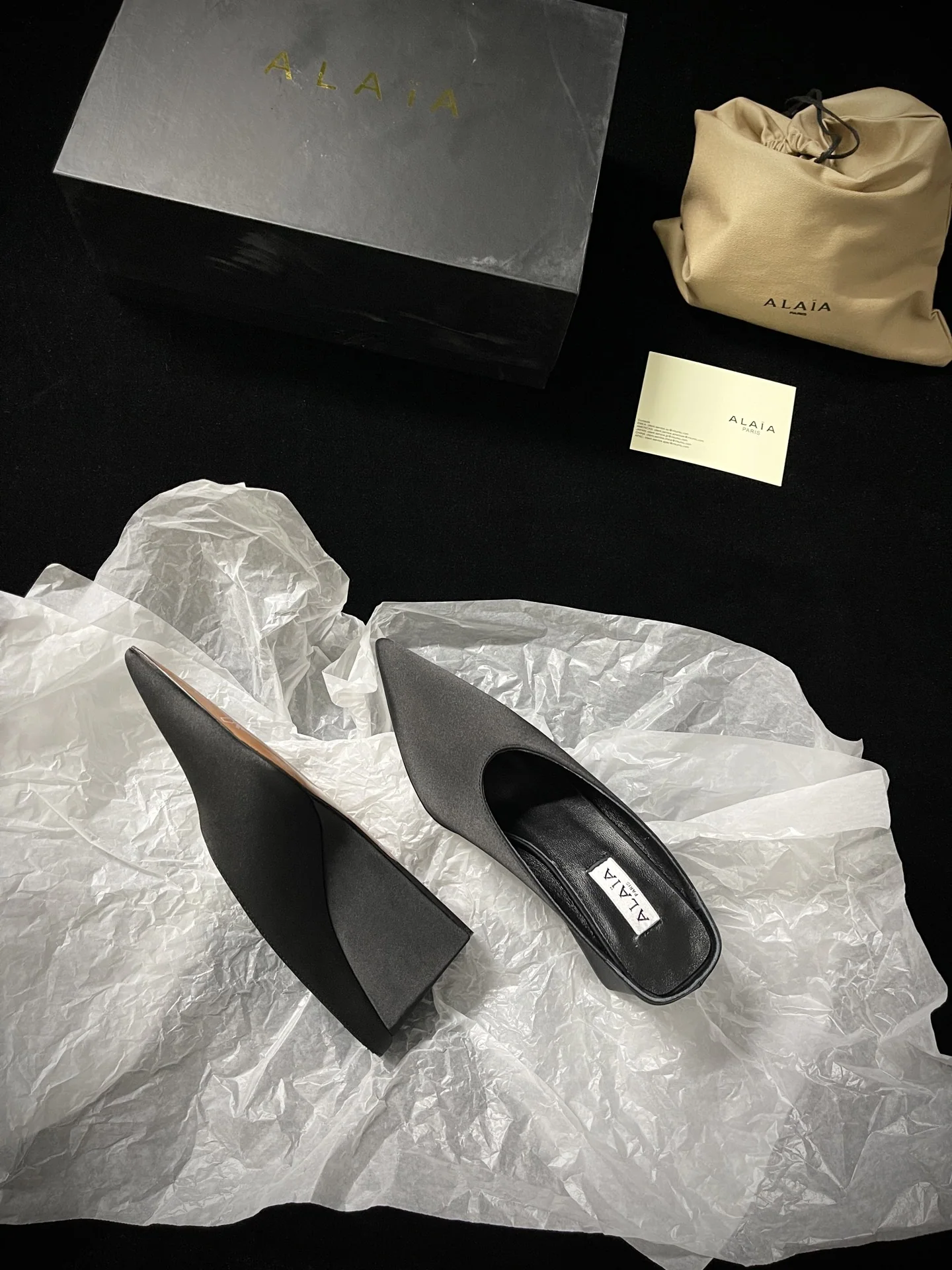 알라이아 비대칭 뮬 여성 신발 상세 이미지 3