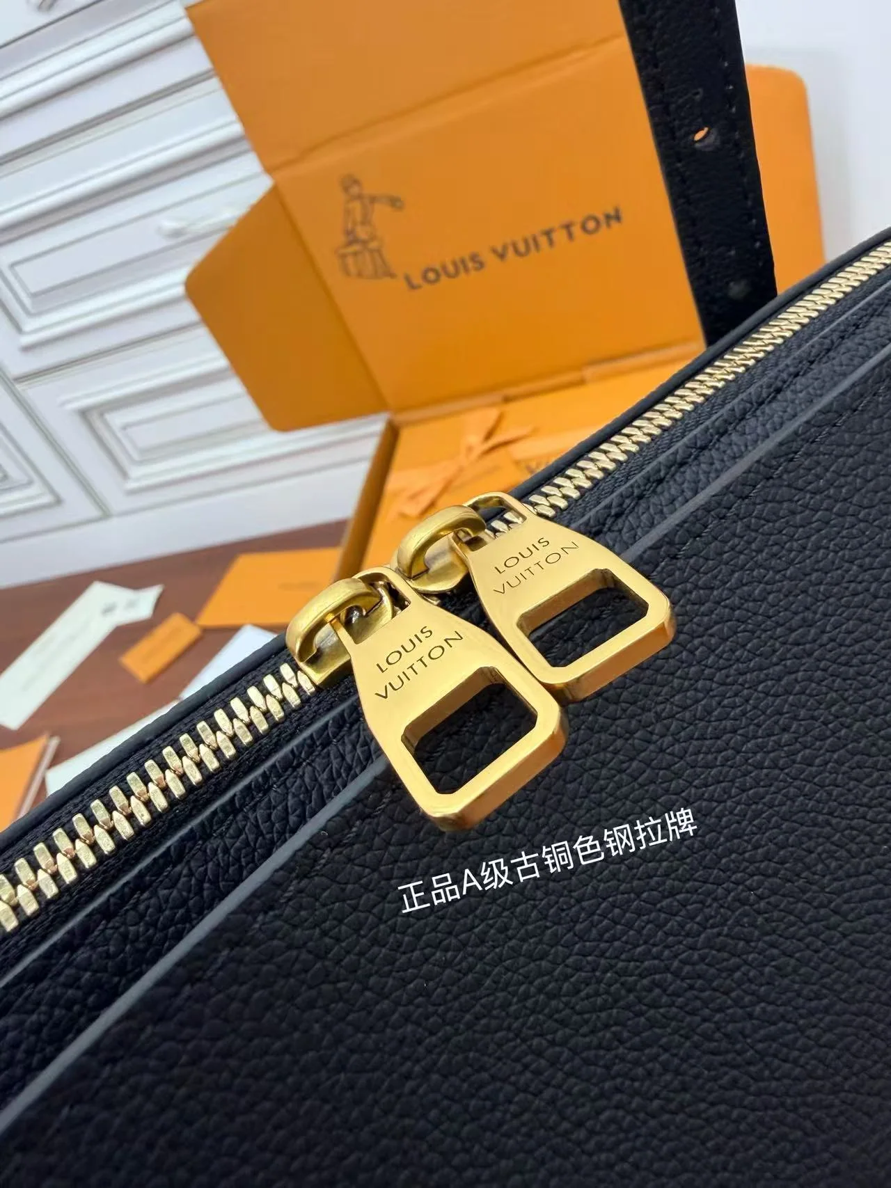 루이비통 다이아몬드 패턴 가죽 가방 M26257 상세 이미지 9
