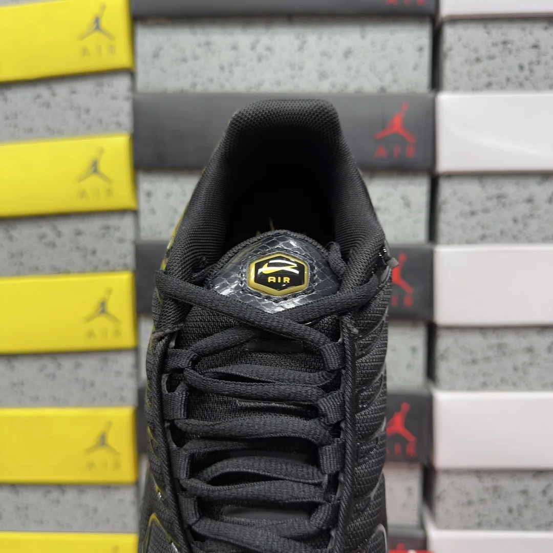 나이키 [BD] 에어 맥스 플러스 블랙 골드 852630-001 201907 Nike Air Max Plus 상세 이미지 2
