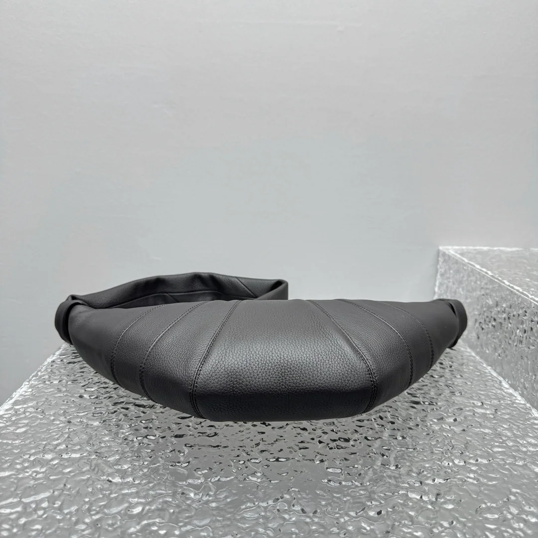 르메르 크루아상 미디움 초콜릿 그레인 레더 숄더백 상세 이미지 4