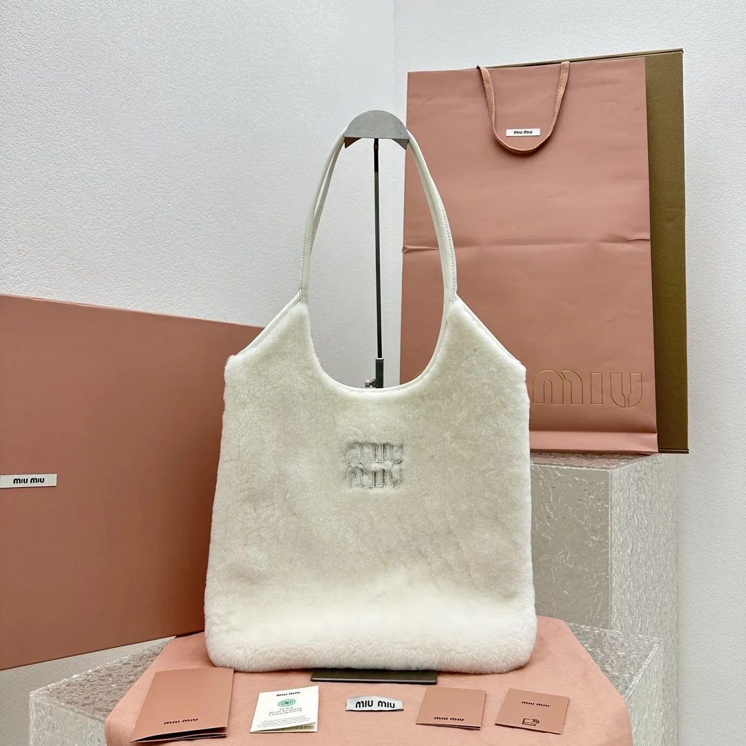미우미우 화이트 토트 숄더백 68072
