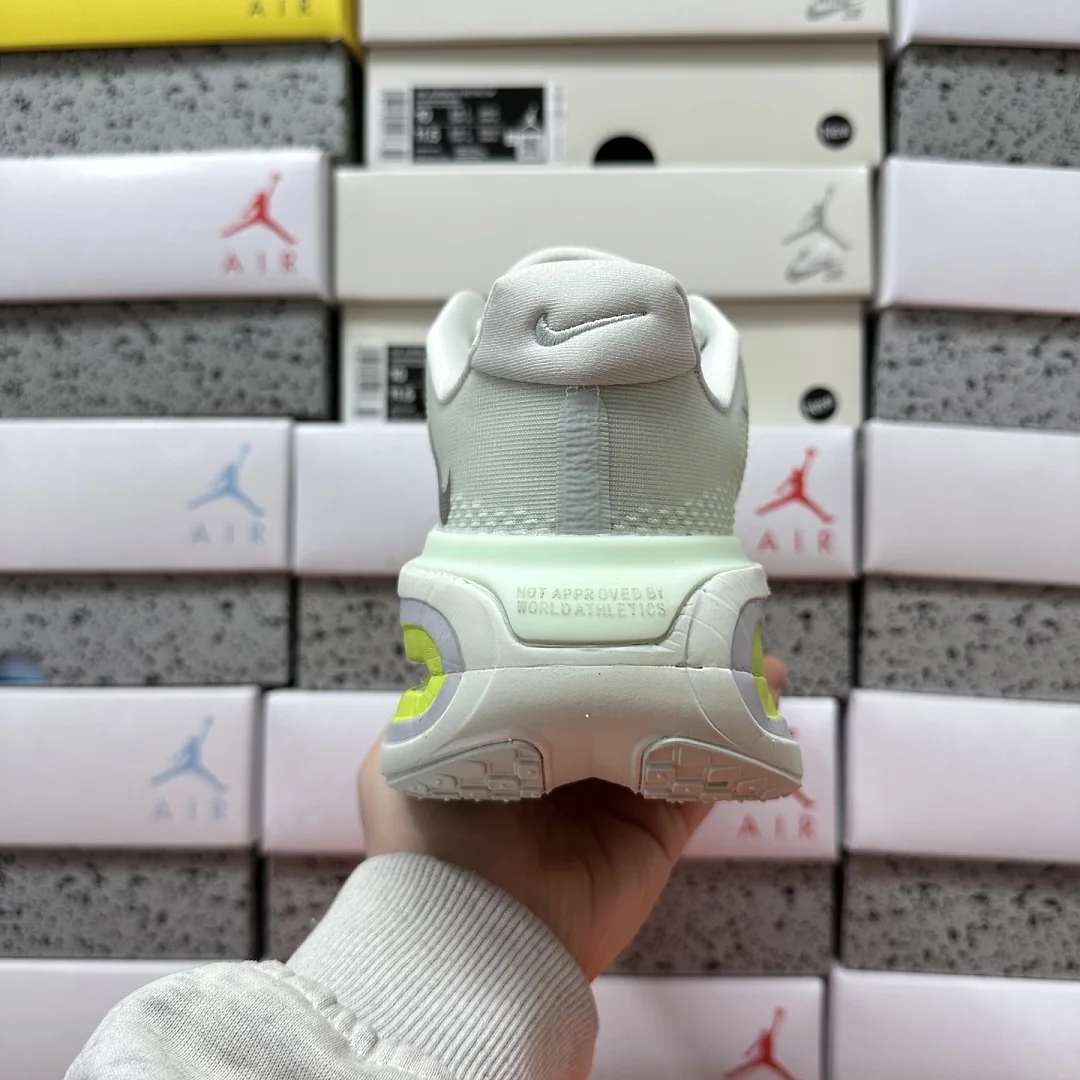 나이키 [5A] 보메로 프리미엄 옐로우 HQ2050-300 201618 Nike Vomero Premium Barely Volt 상세 이미지 10