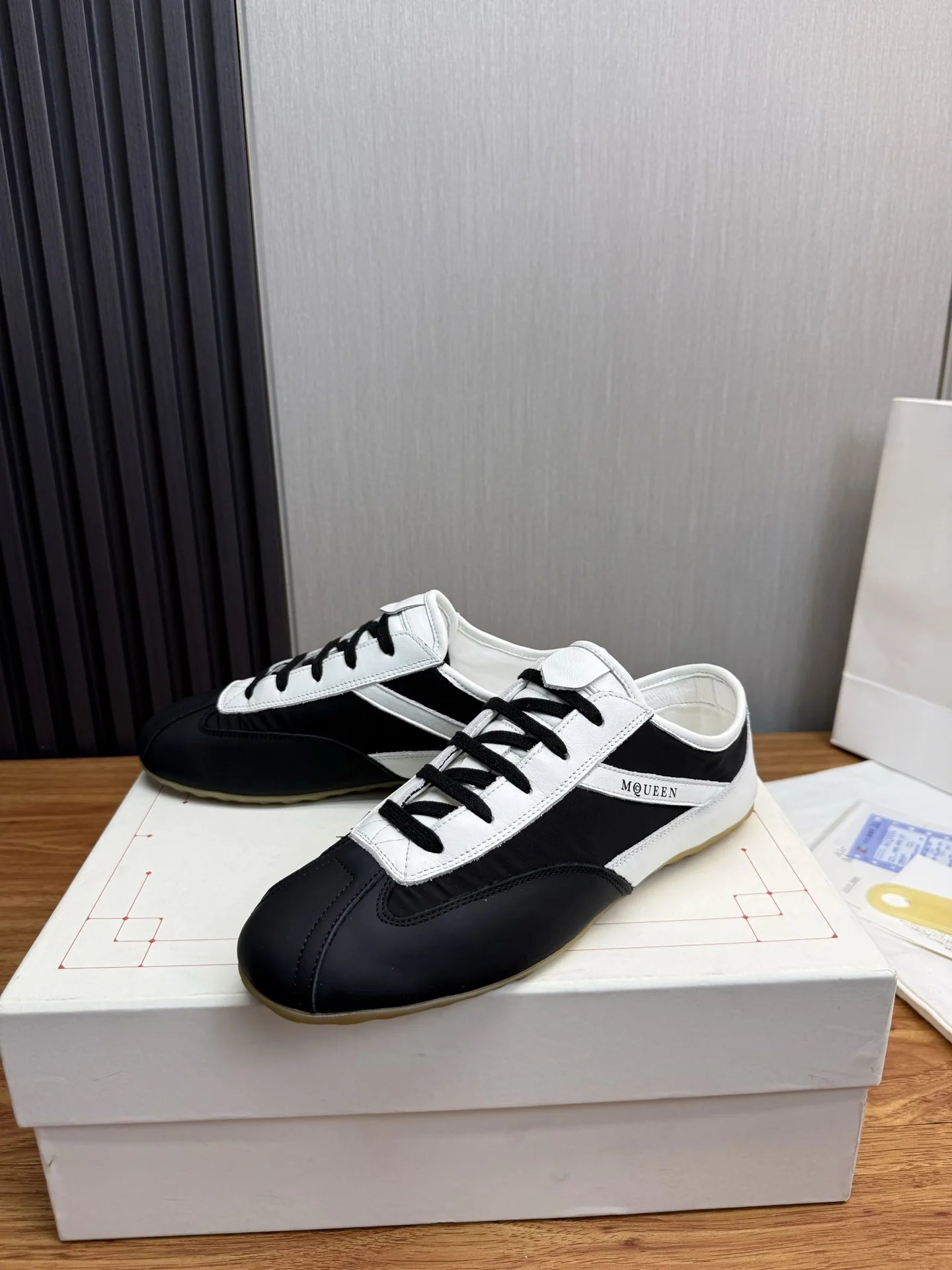 알렉산더맥퀸 실크 메시 스니커즈 상세 이미지 3