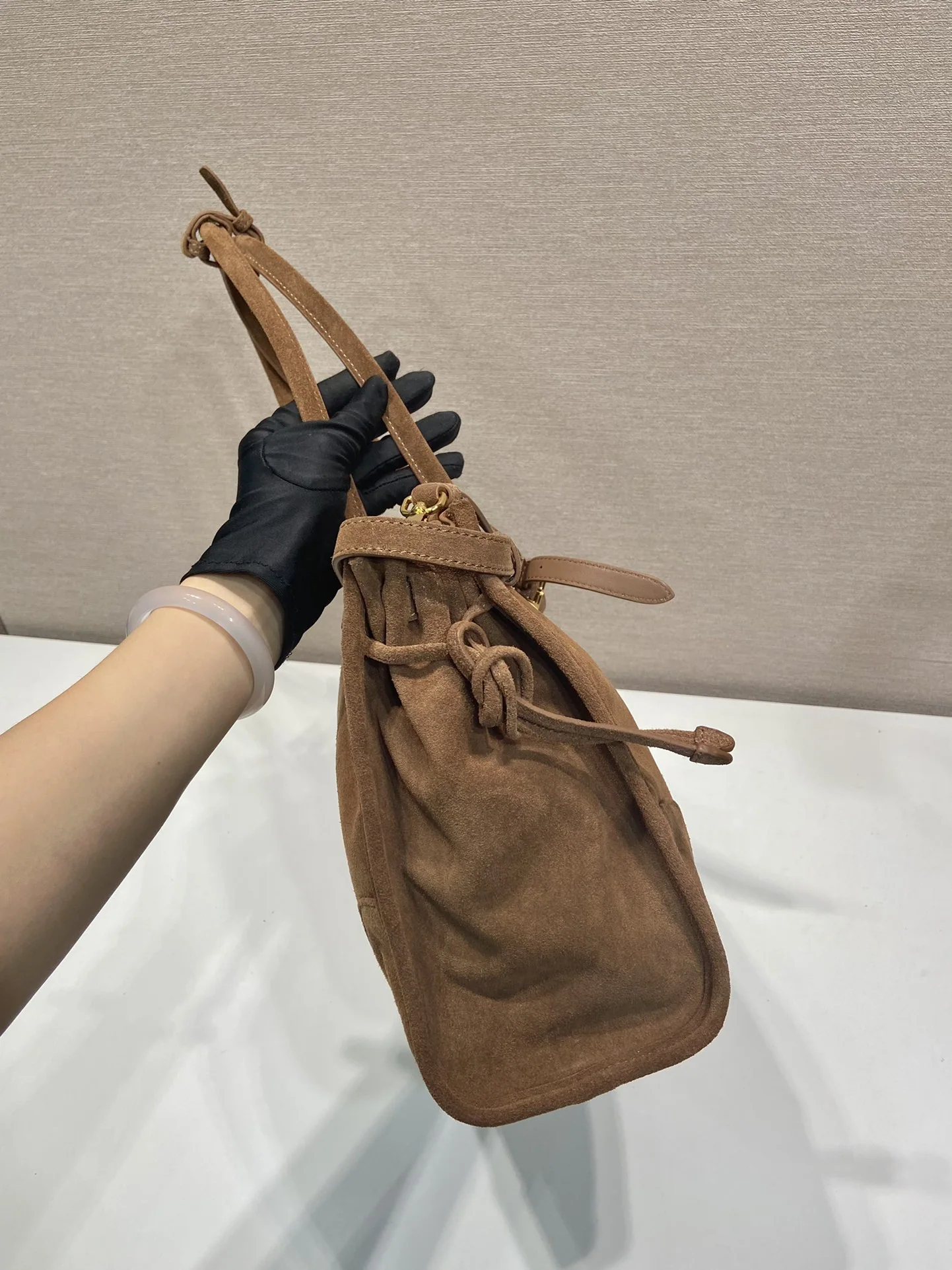 프라다 스웨이드 크로스보디 가방 1BA433 상세 이미지 5