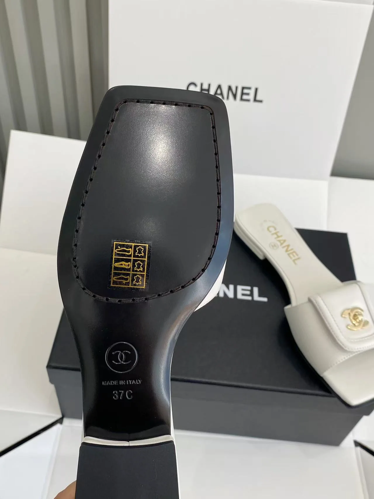 샤넬 더블 C 버클 스퀘어토 플랫 샌들 상세 이미지 9