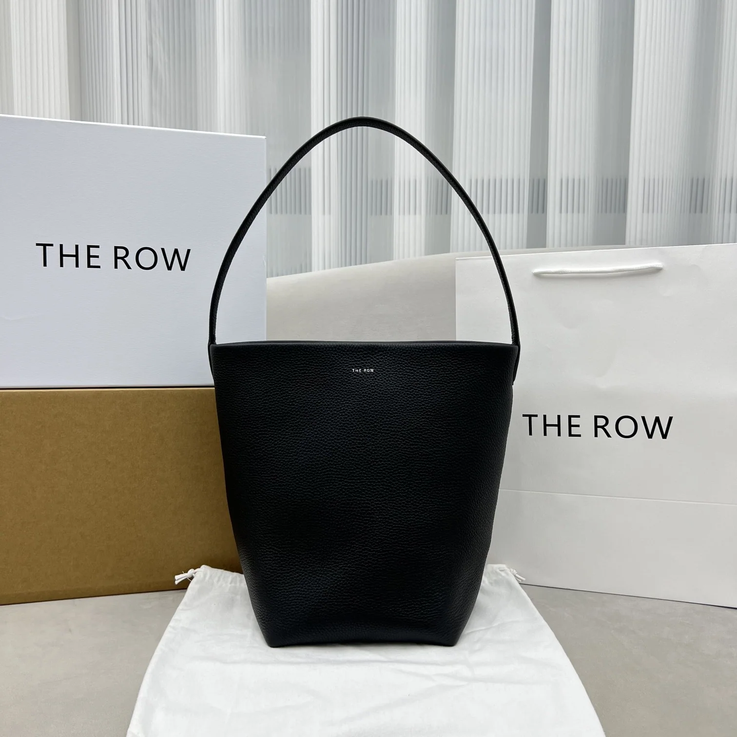 더로우 미디엄 라이치블랙 토트 가방 상세 이미지 1