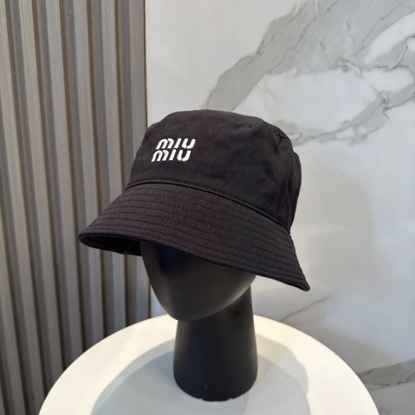 미우미우 자수 버킷햇 모자 118853