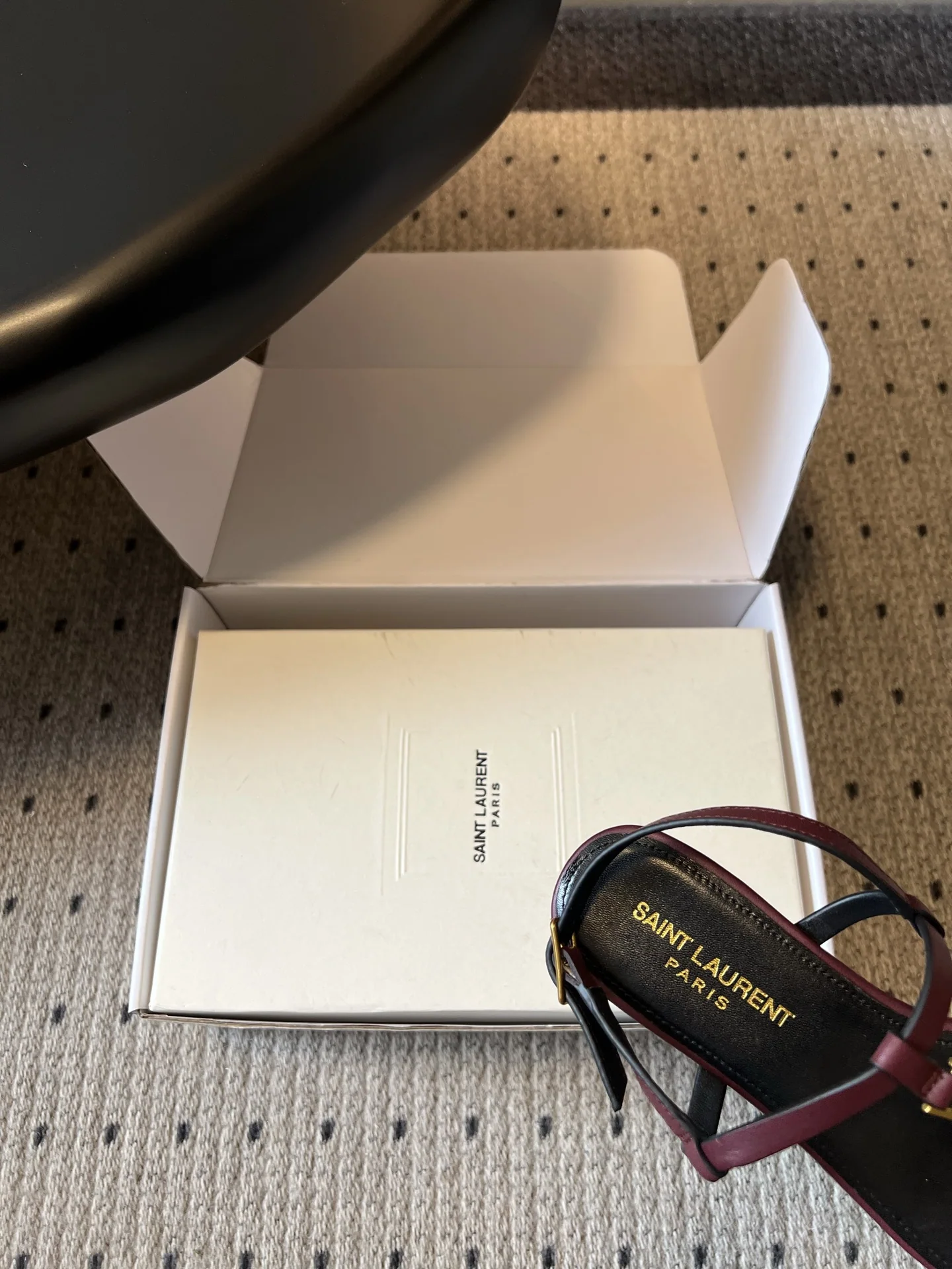 생로랑 YSL 버클 플립플랍 샌들 상세 이미지 8