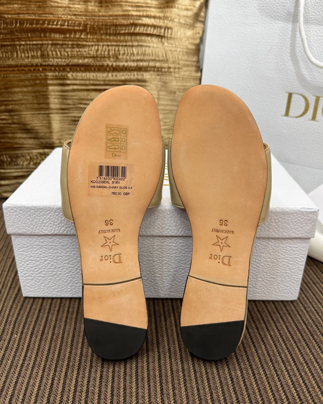 디올 카나주 메탈 버클 램스킨 샌들 상세 이미지 9