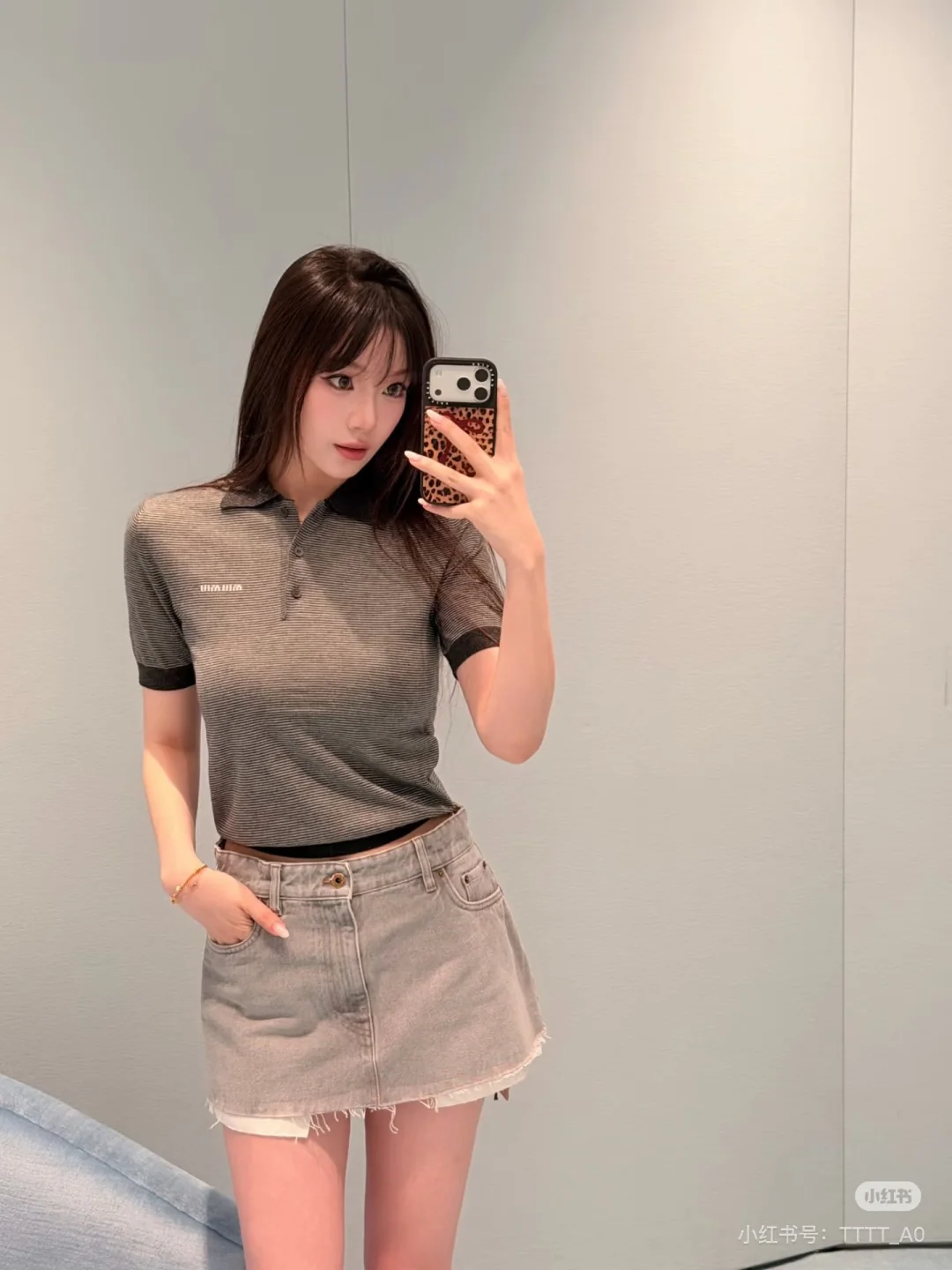 미우미우 그레이 스트라이프 카라 반팔 티셔츠 151840