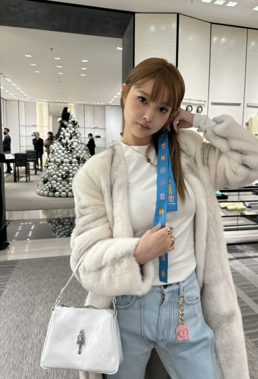 크롬하츠 화이트 페이턴트 가죽 가방 상세 이미지 7