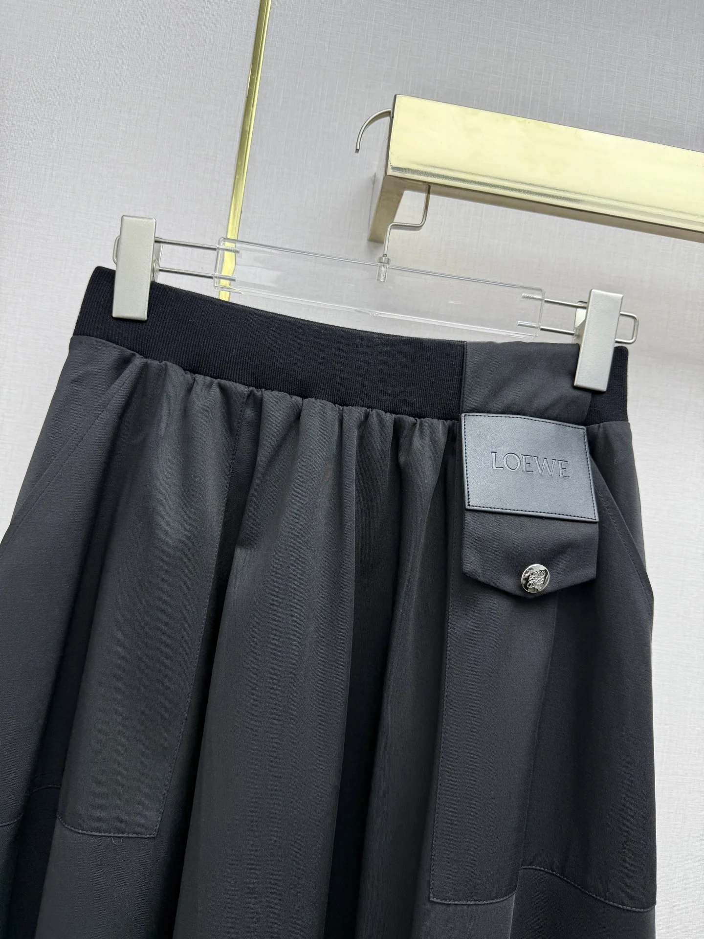 로에베 더블 포켓 A라인 미디 스커트 상세 이미지 4
