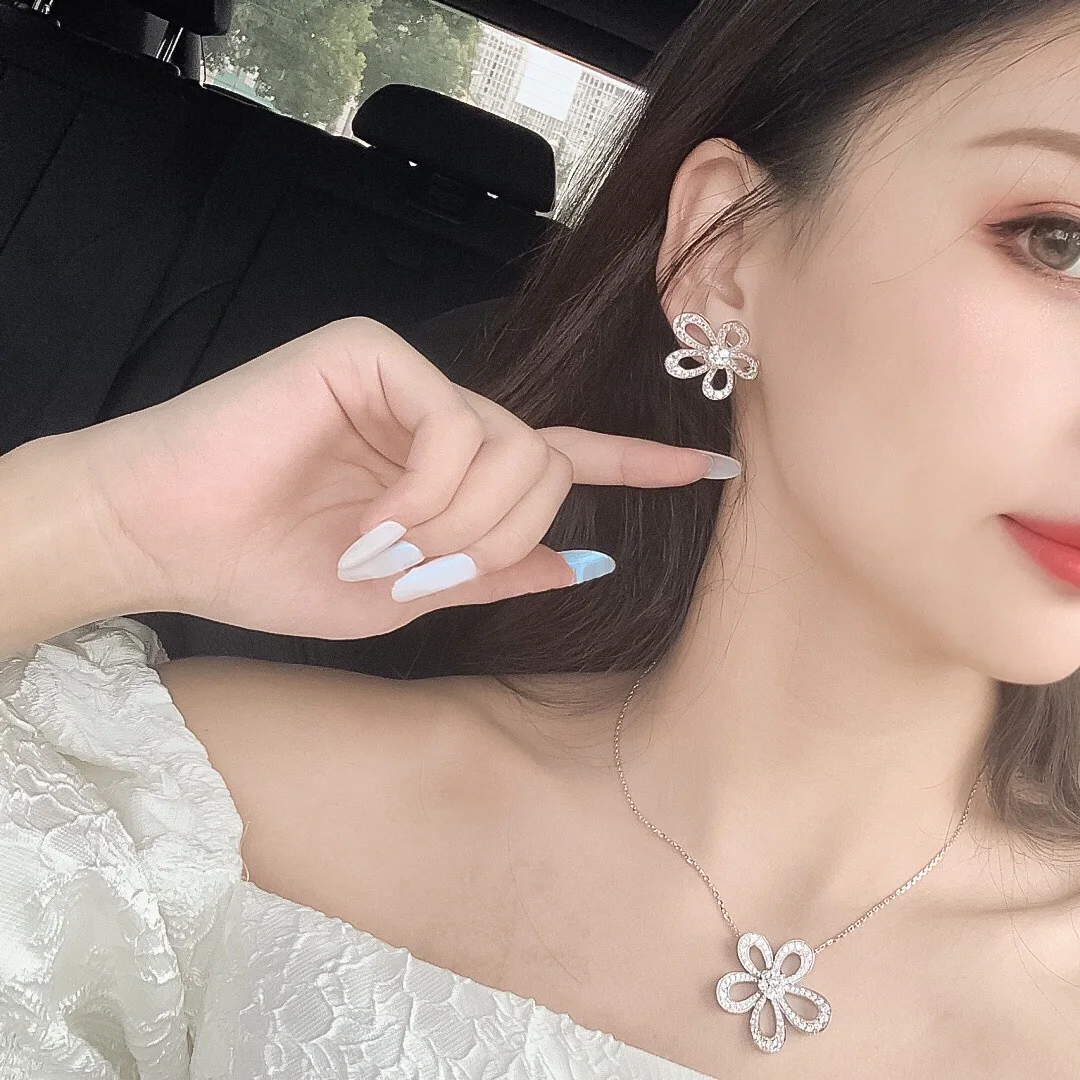 반클리프앤아펠 플라워 레이스 반지 상세 이미지 5