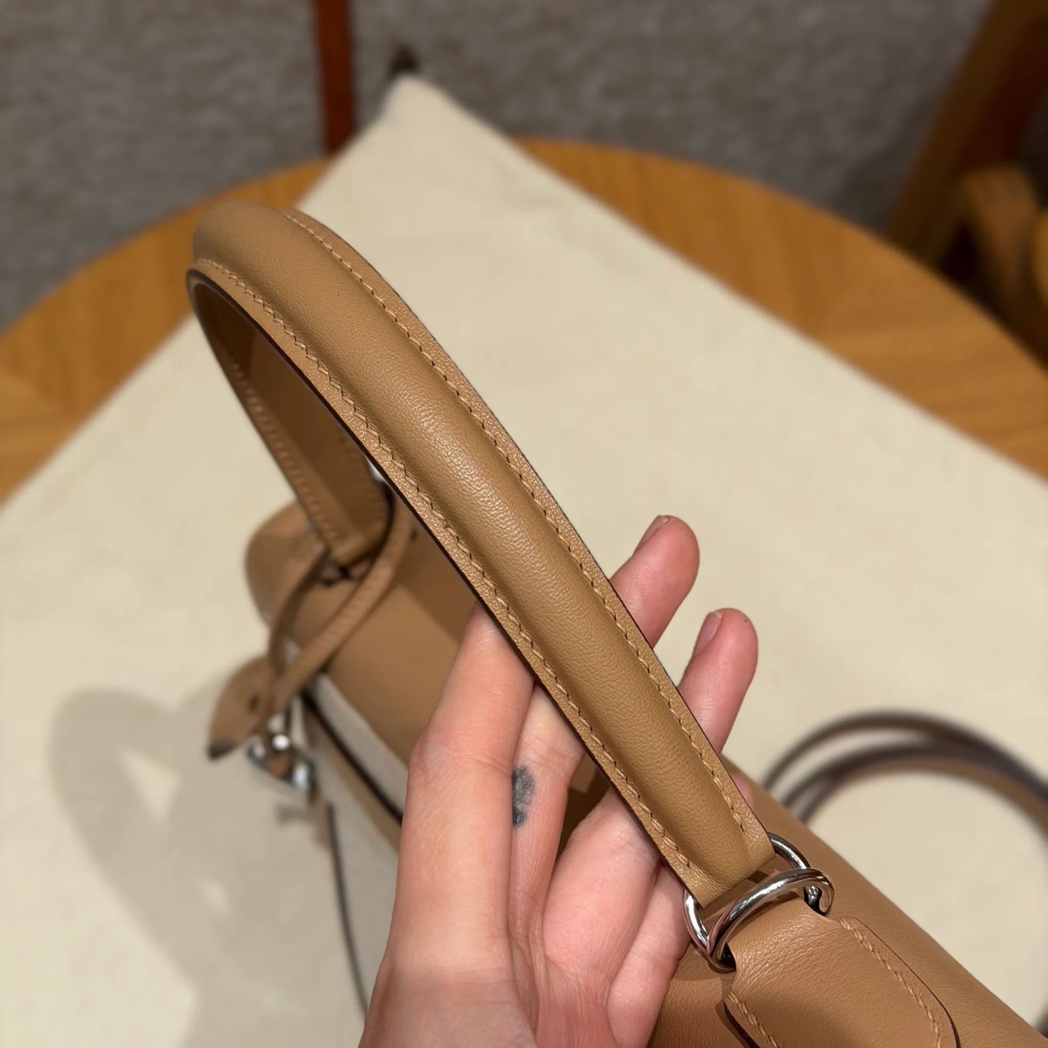 에르메스 켈리백 35 밀크티 실버 하드웨어 상세 이미지 18