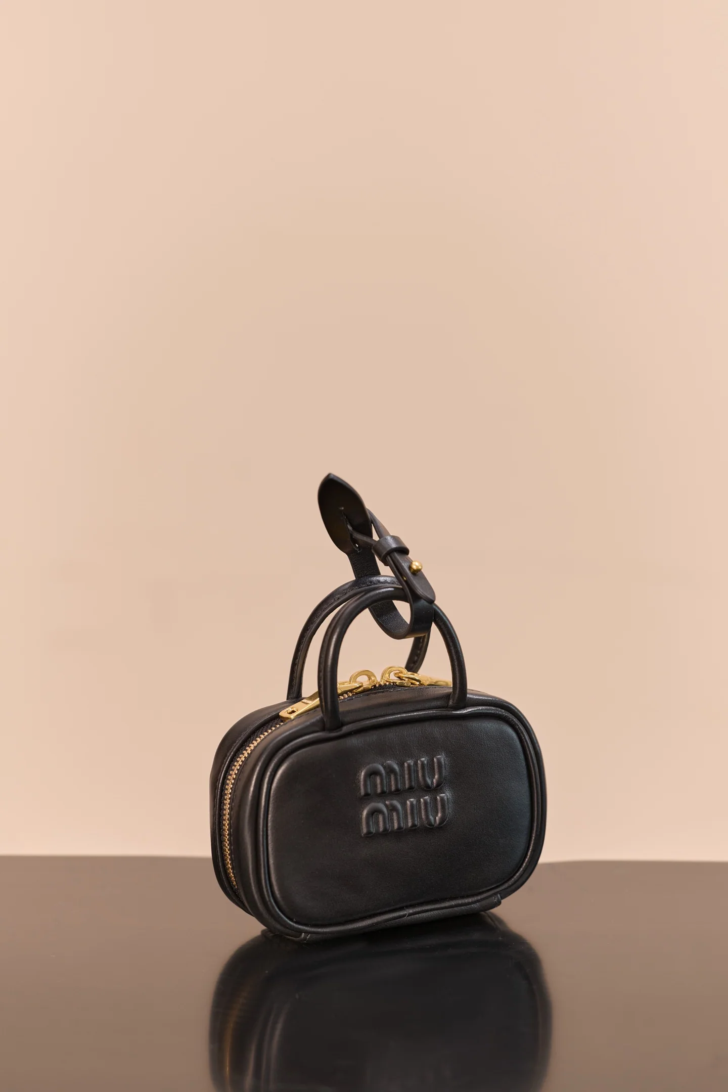 미우미우 블랙 소가죽 미니 핸드백 상세 이미지 5