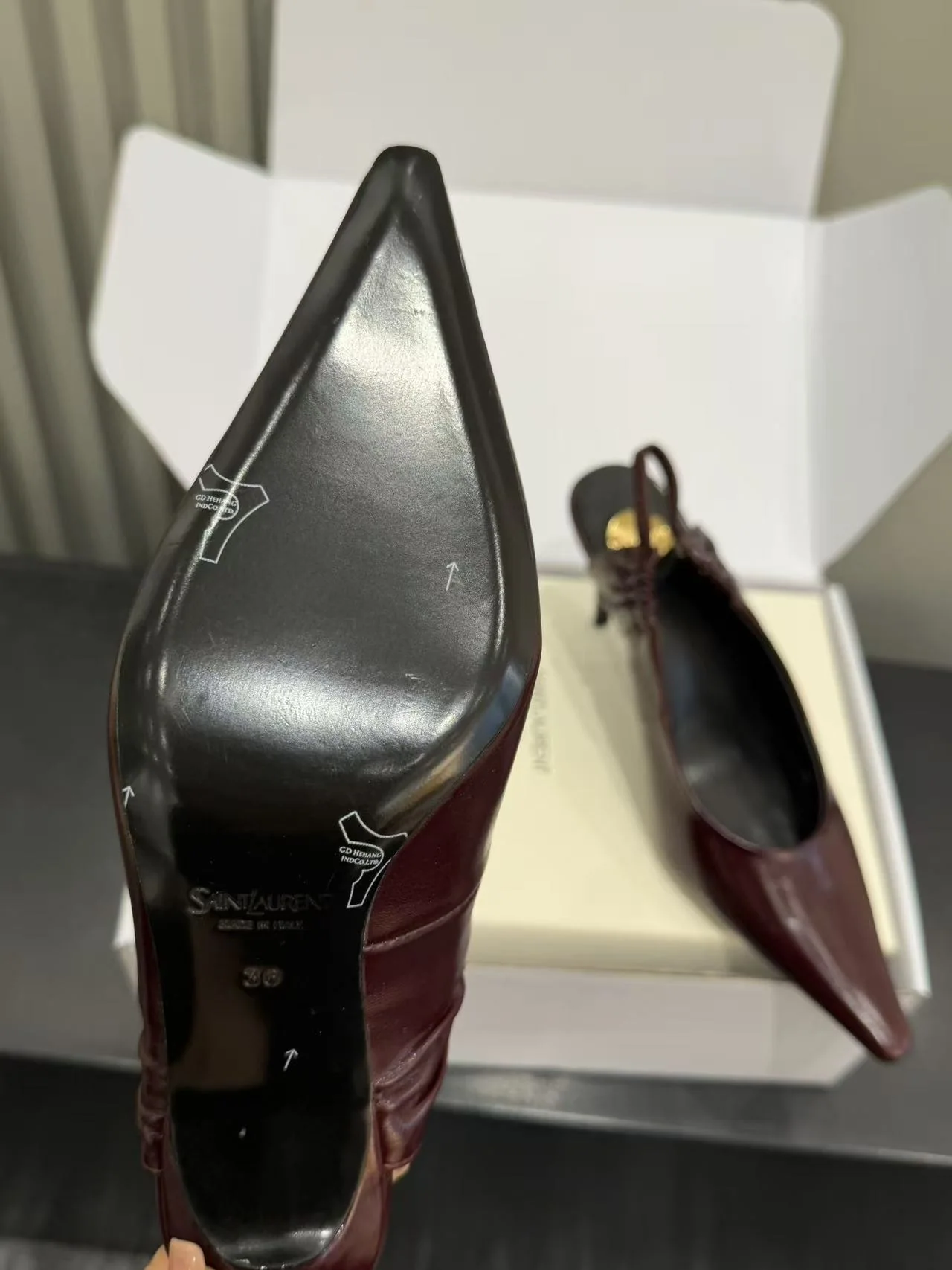 생로랑 YSL 스퀘어 토 오픈 백 샌들 상세 이미지 9