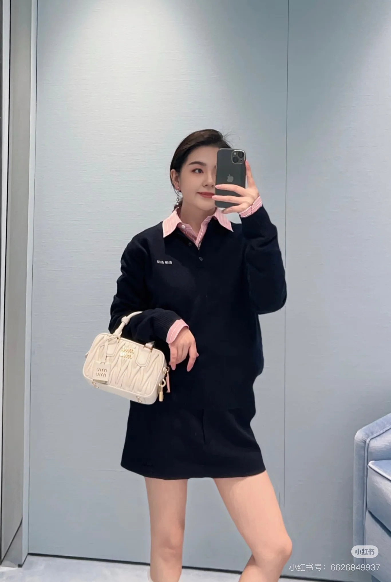 미우미우 마이크로 로고 자수 컬러 블록 긴팔 폴로셔츠 26 SS 상세 이미지 1