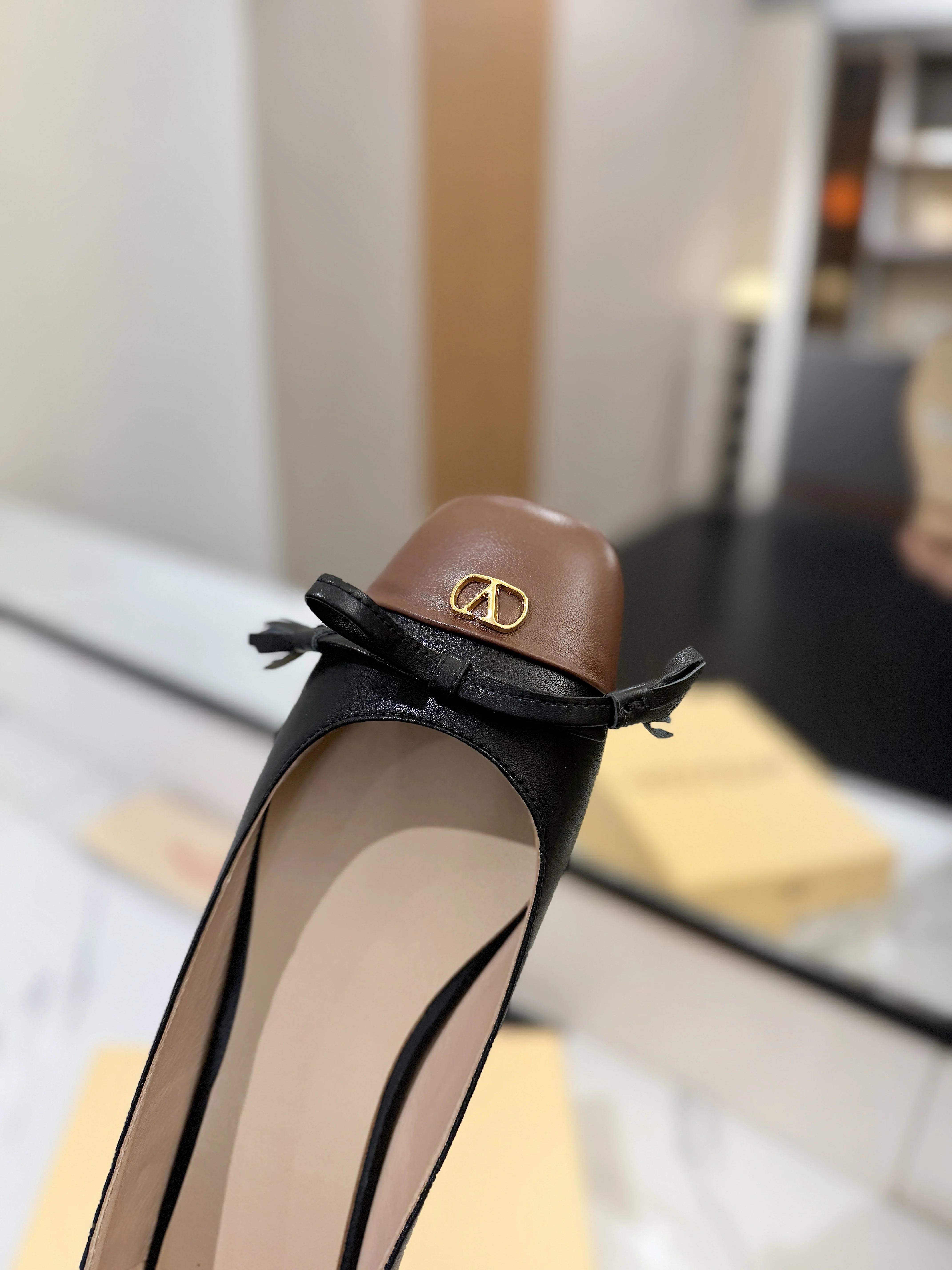 발렌티노 알뤼트 뒤 루아 라운드 토 발레리나 슈즈 상세 이미지 15