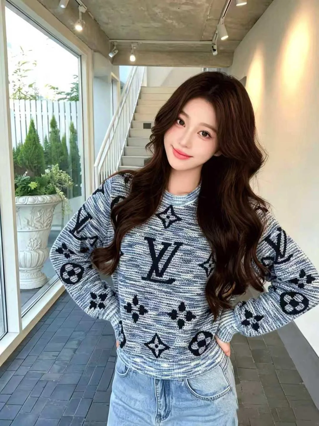 루이비통 블루 화이트 모노그램 크루넥 니트 155921