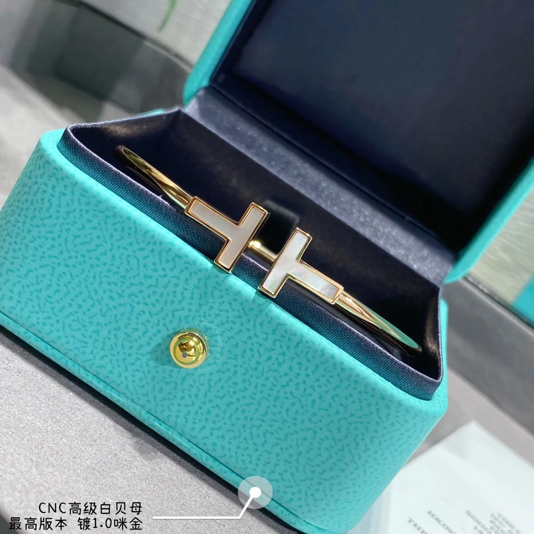 티파니 CNC 더블 T 화이트 자개 팔찌 상세 이미지 4