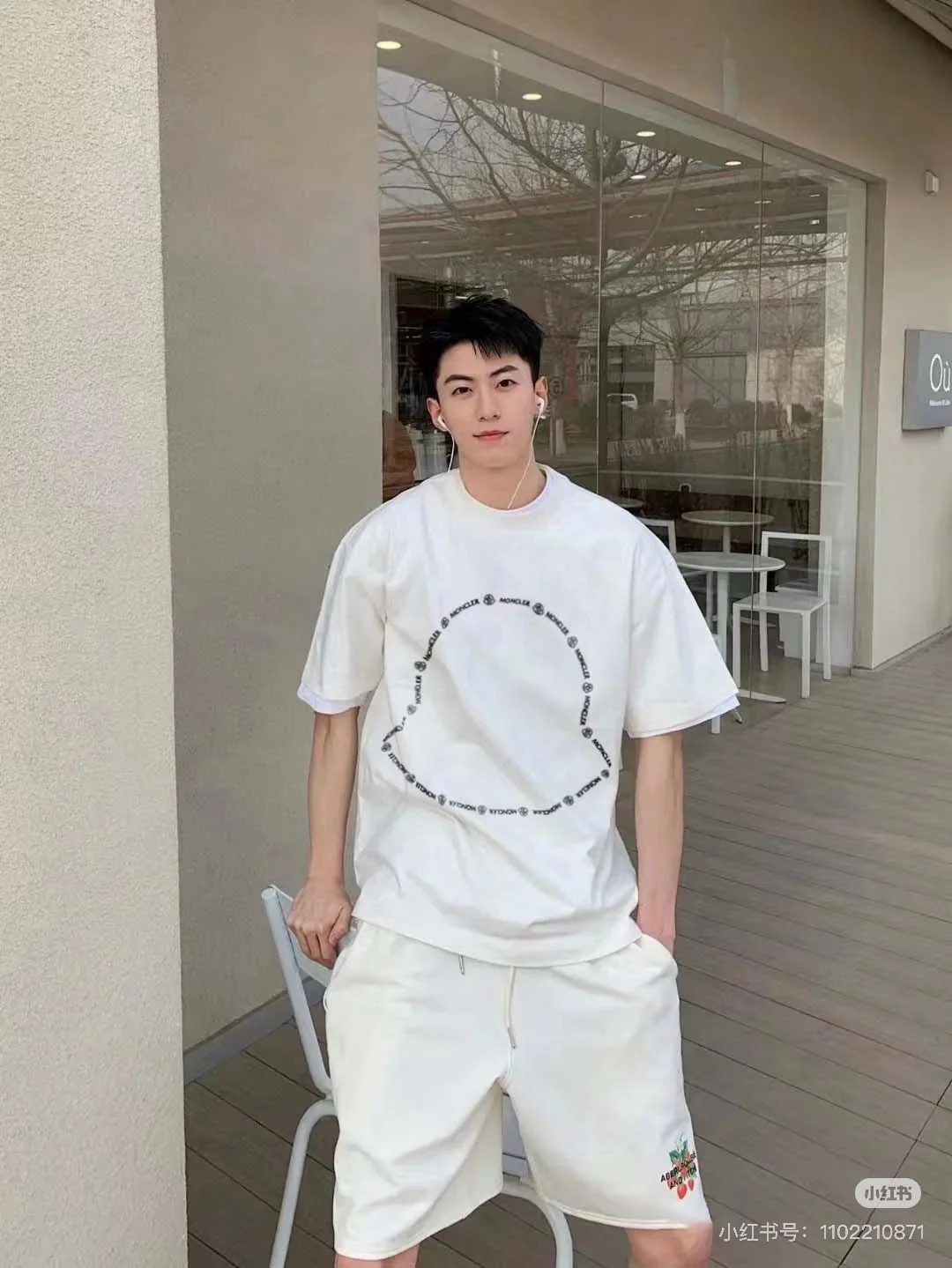 몽클레어 디지털 컷아웃 로고 여성 반팔 상세 이미지 2