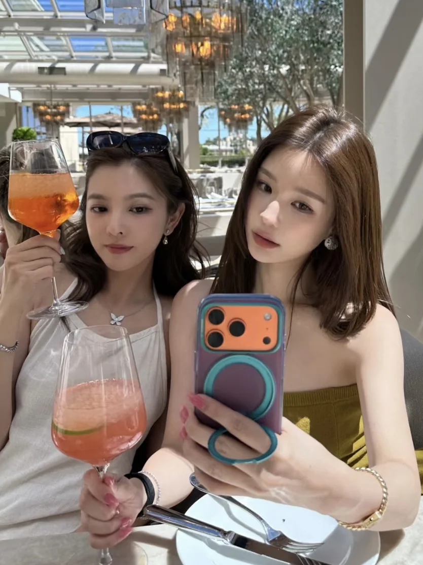 샤넬 블랙 화이트 도트 버튼 골드 더블 C 귀걸이 상세 이미지 9