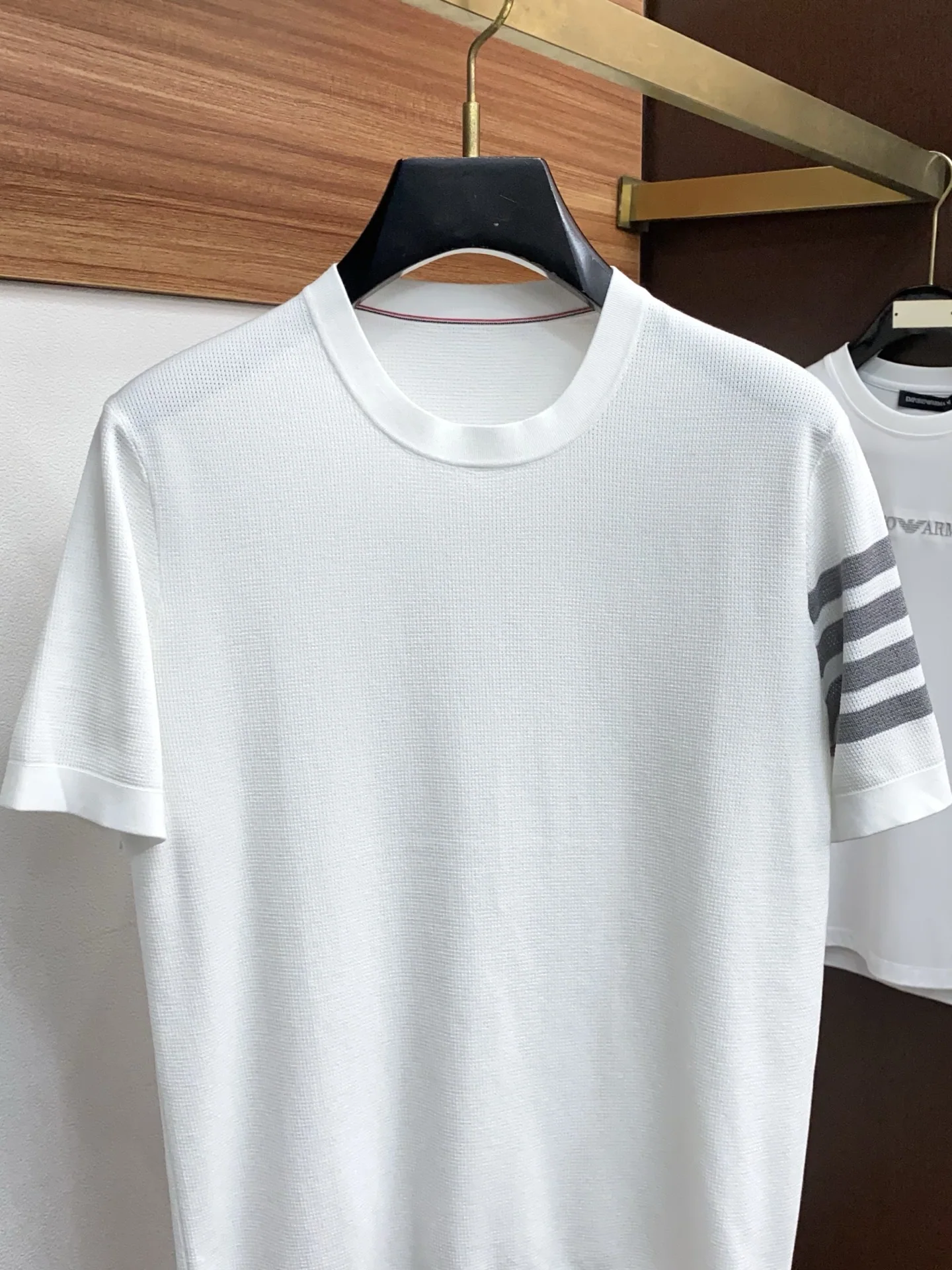톰브라운 남성 크루넥 반팔 티셔츠 상세 이미지 2