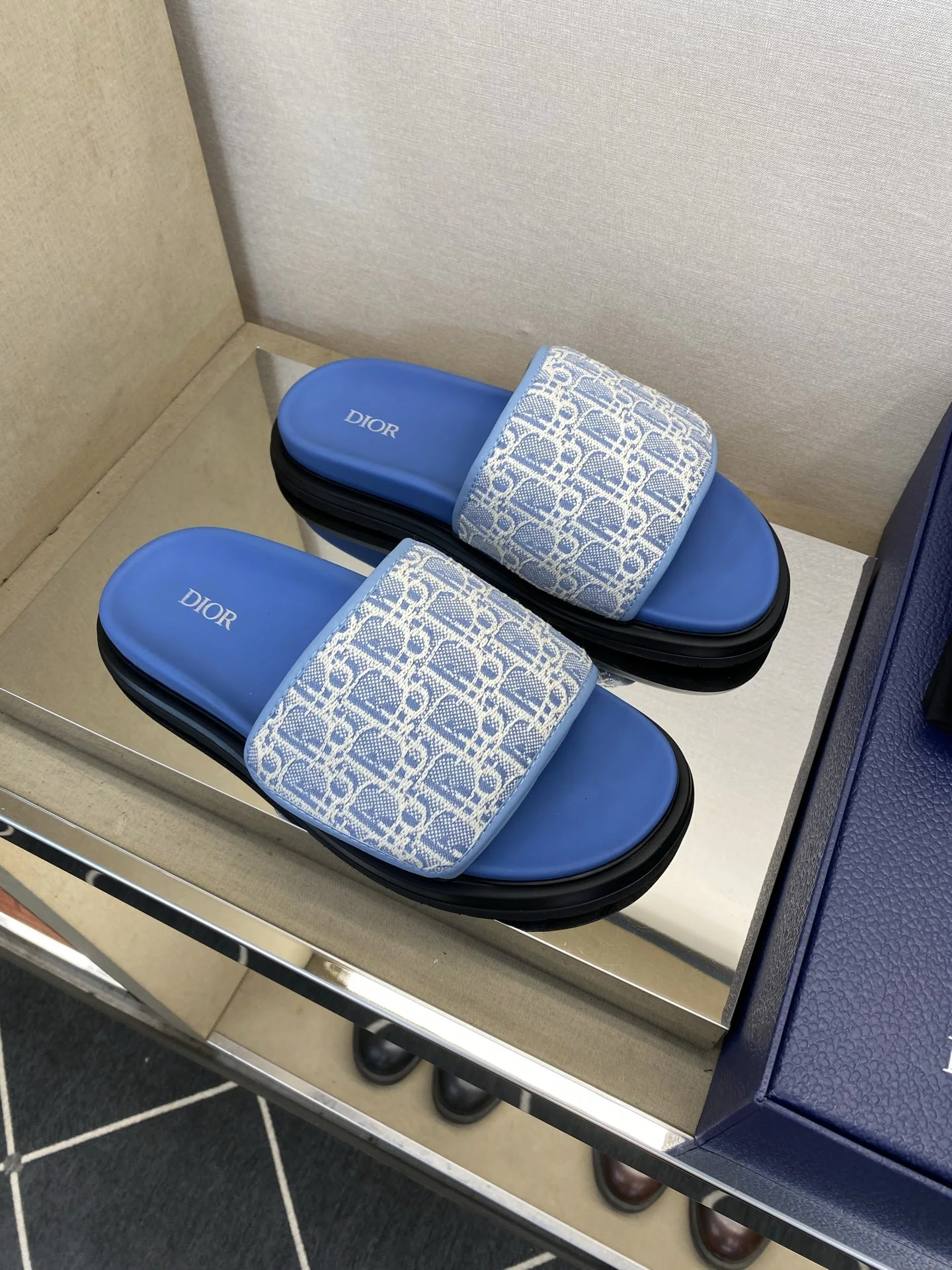 디올 남성 자수 캔버스 슬리퍼 상세 이미지 3