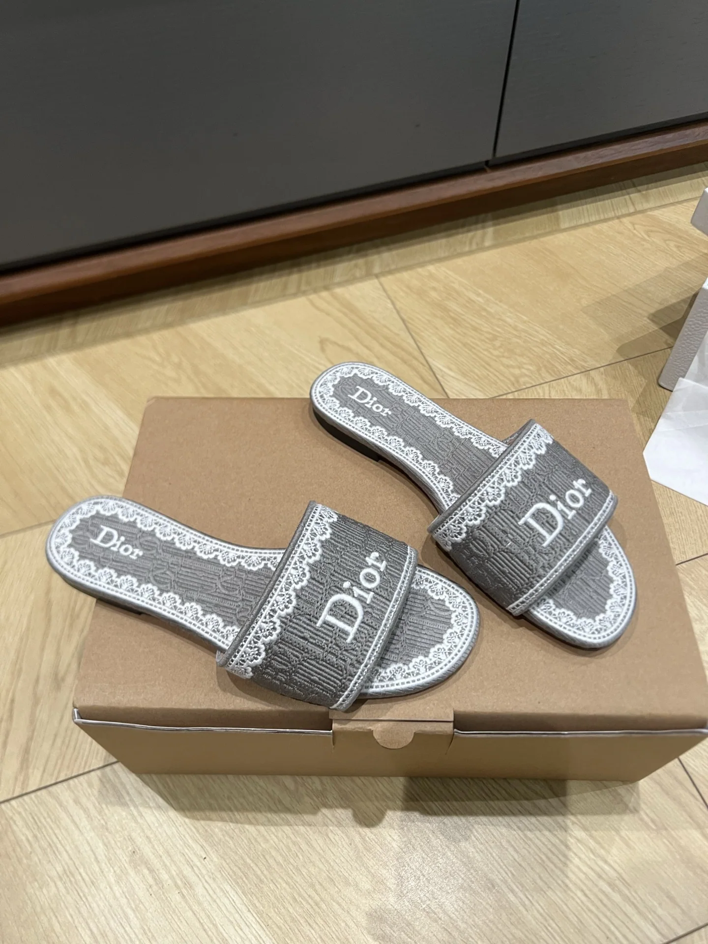 디올 자수 자카드 청키힐 샌들 상세 이미지 3