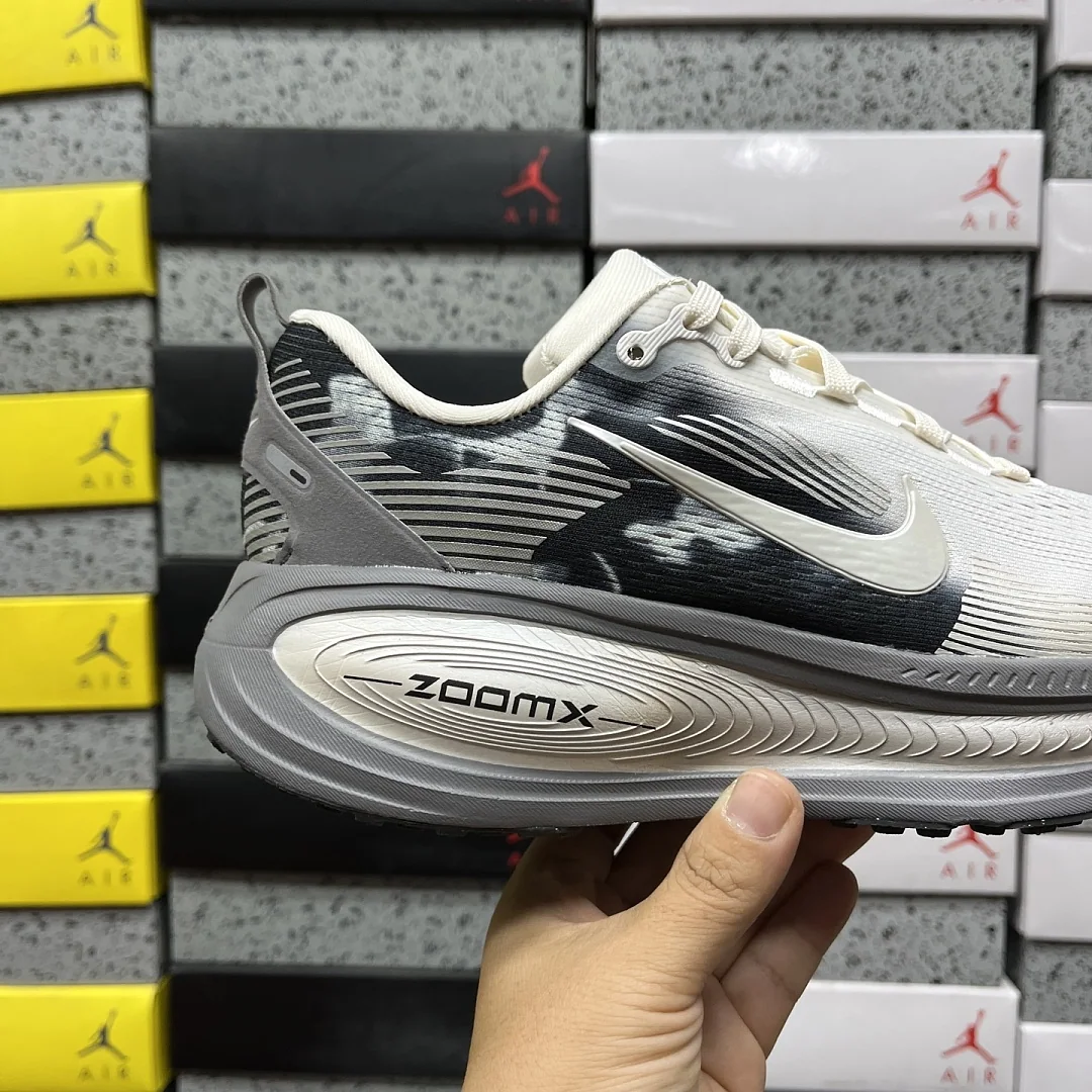나이키 [XY] 보메로 18 IF4463-002 201688 Nike Vomero 18 상세 이미지 10