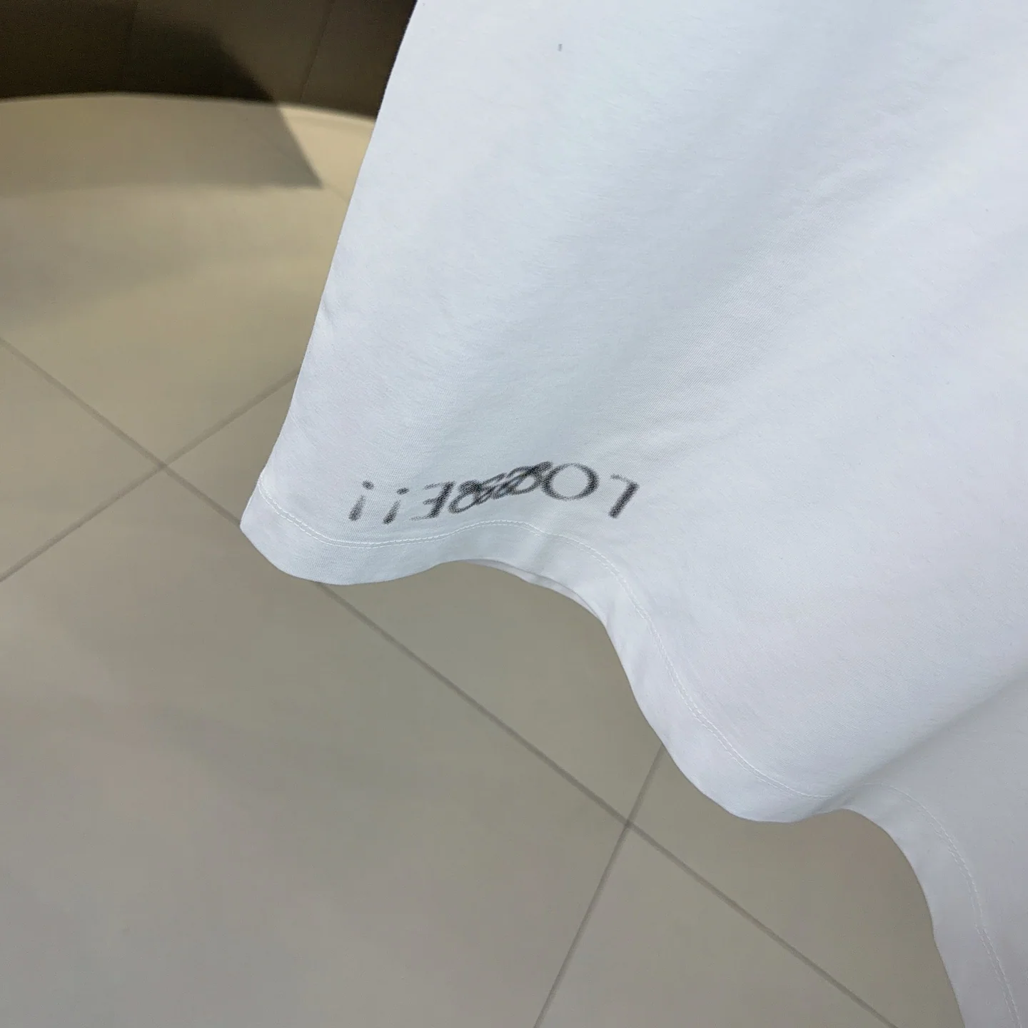 로에베 아플리케 자수 심리스 프린트 유니섹스 반팔티 26 SS 상세 이미지 5