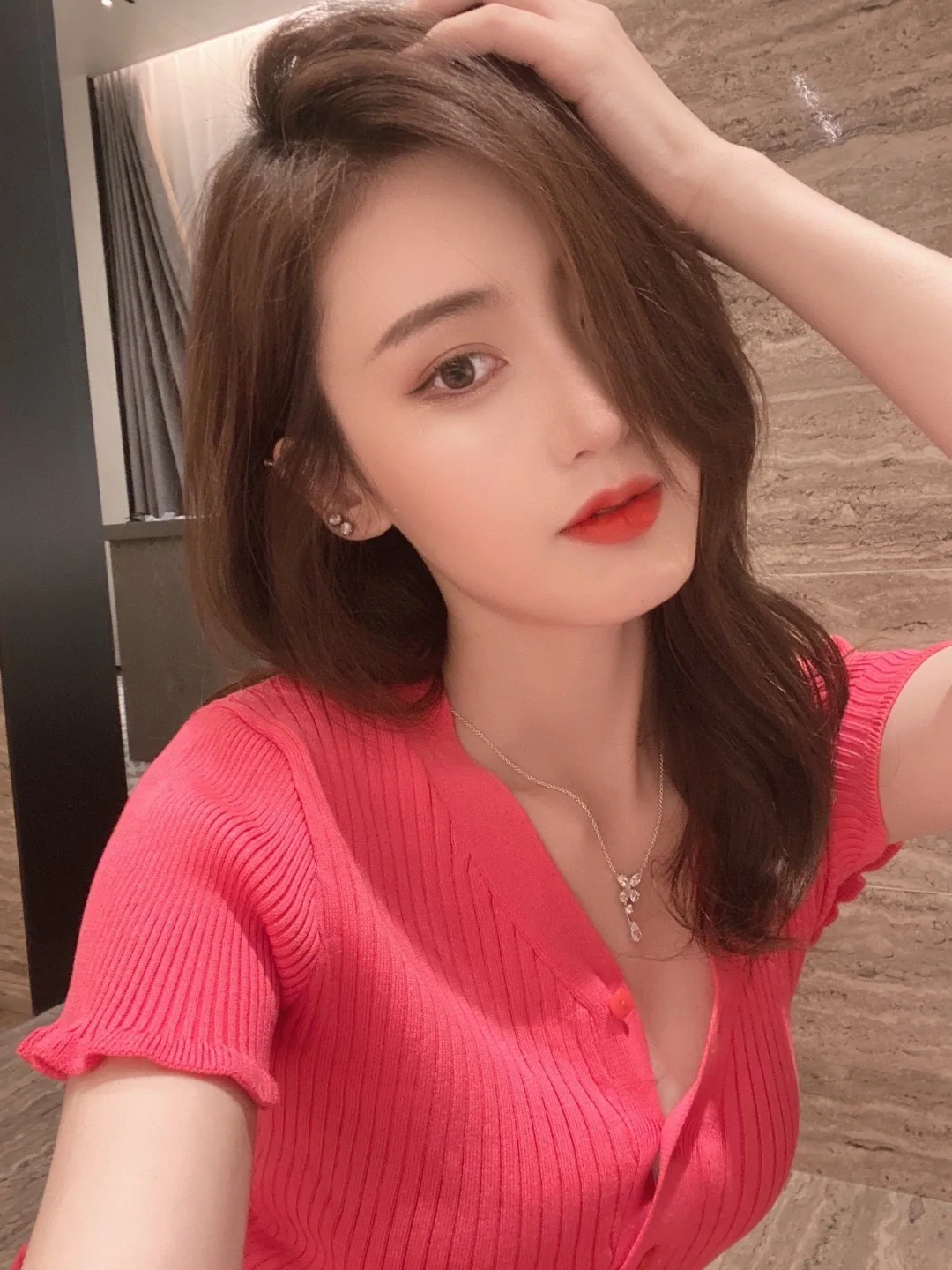 그라프 나비 모티프 다이아몬드 목걸이 상세 이미지 2
