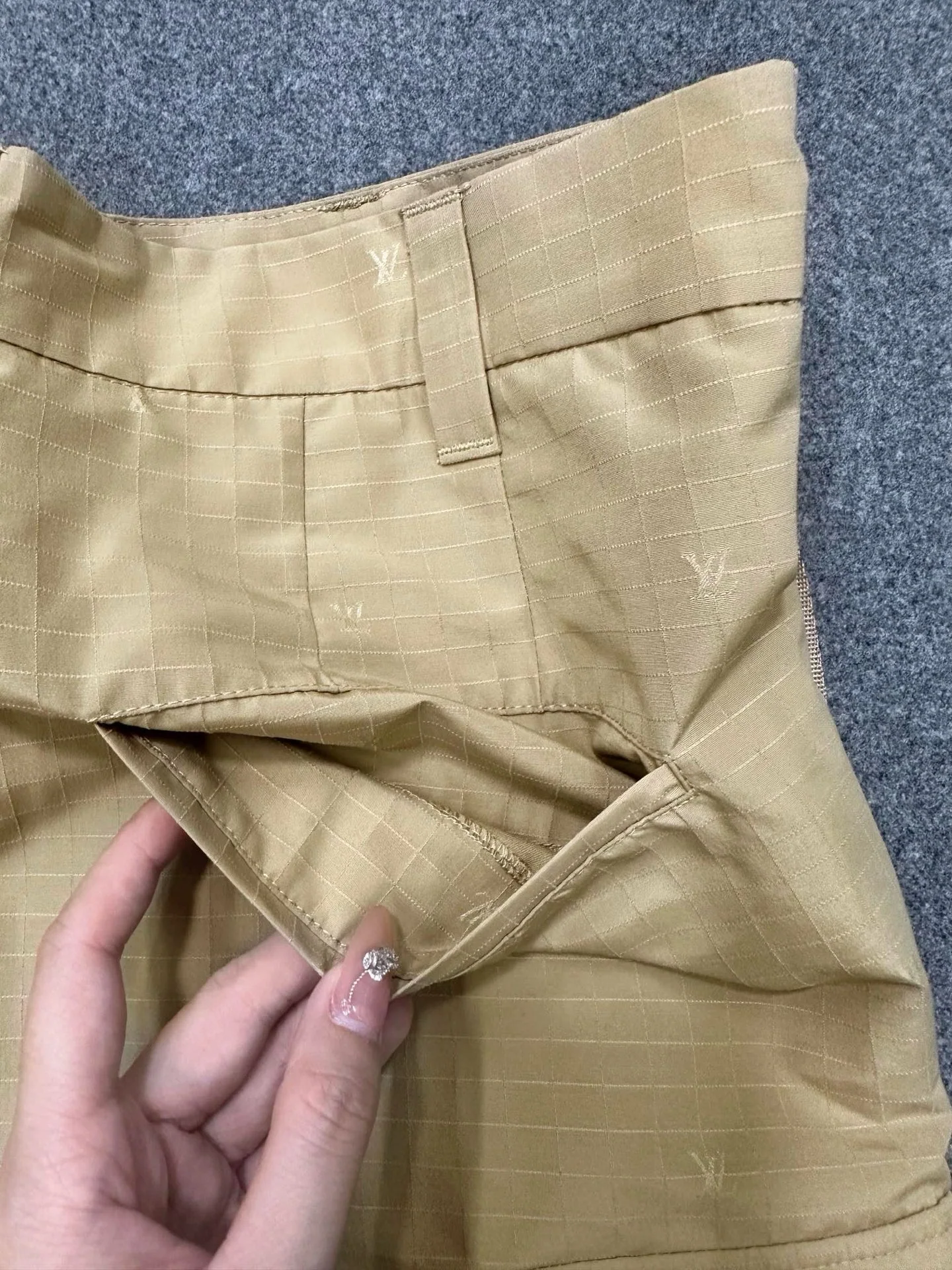 루이비통 리플스톱 카고 남성 반바지 상세 이미지 4