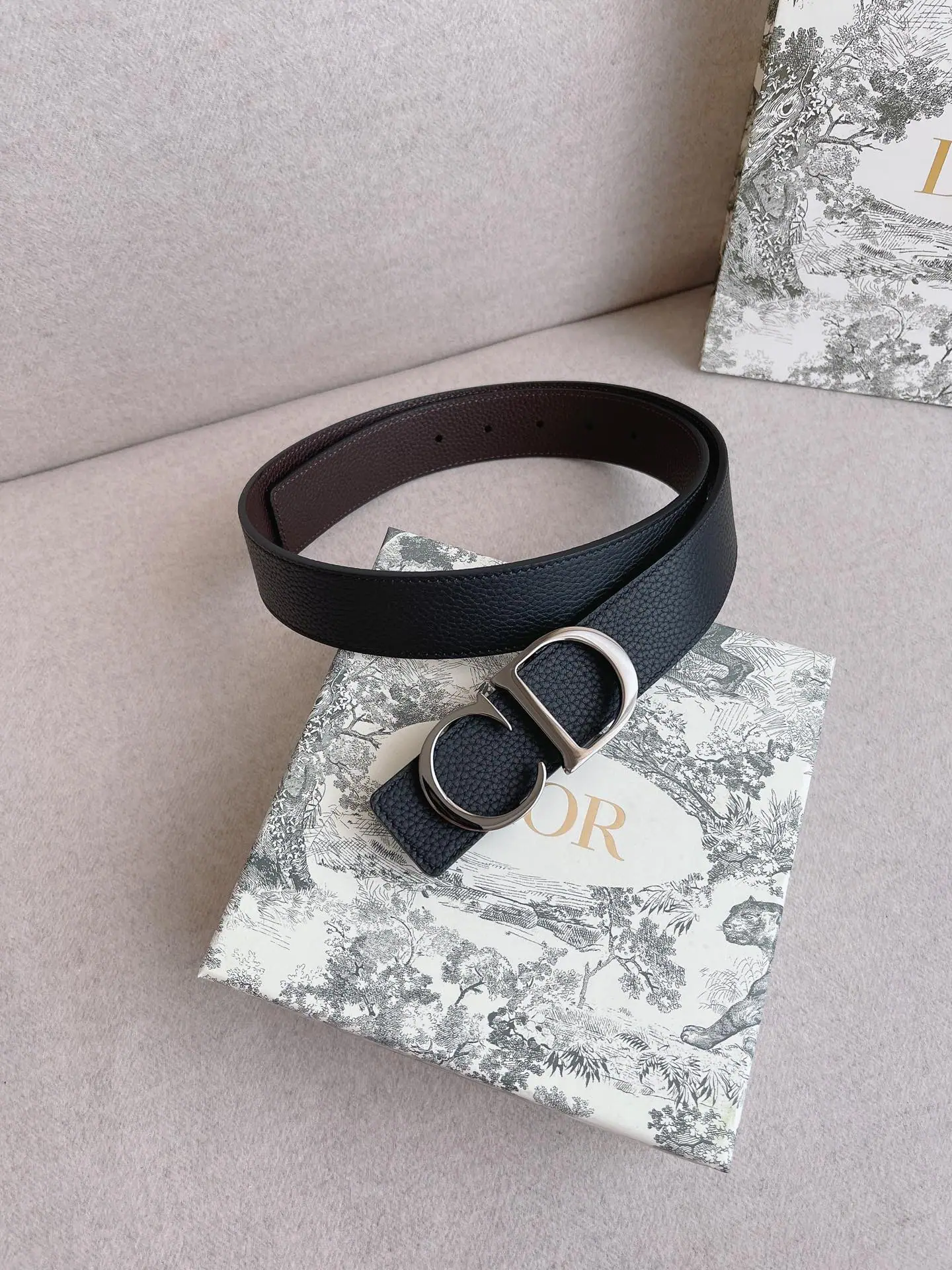 디올 CD 로고 남성 캐주얼 벨트 상세 이미지 5