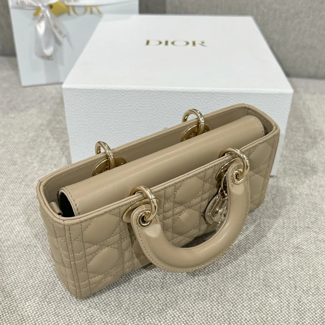 디올 뉴트럴 컬러 가로형 가방 상세 이미지 8