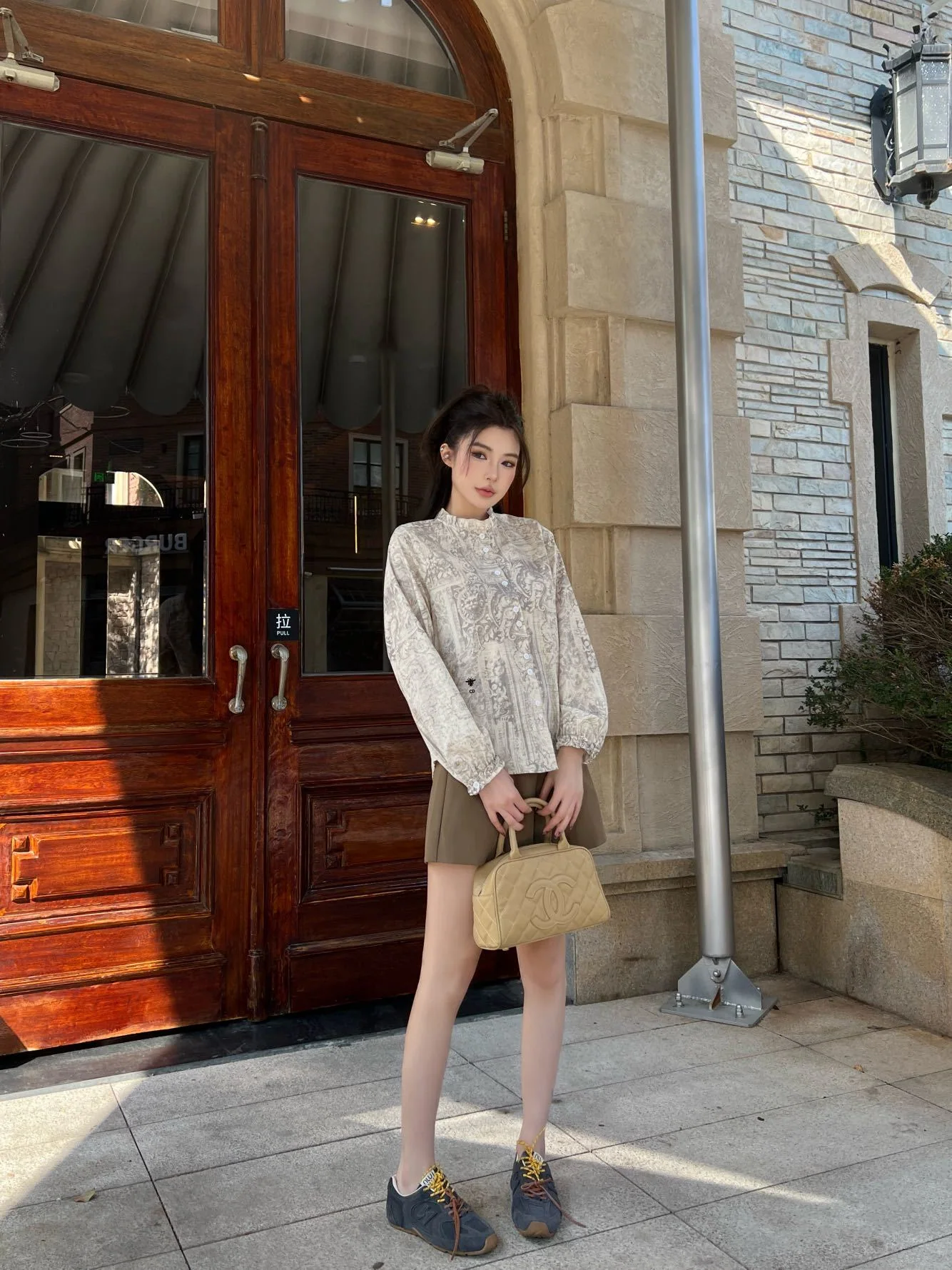 디올 레이스 트림 벌 자수 라운드넥 여성 셔츠 상세 이미지 1