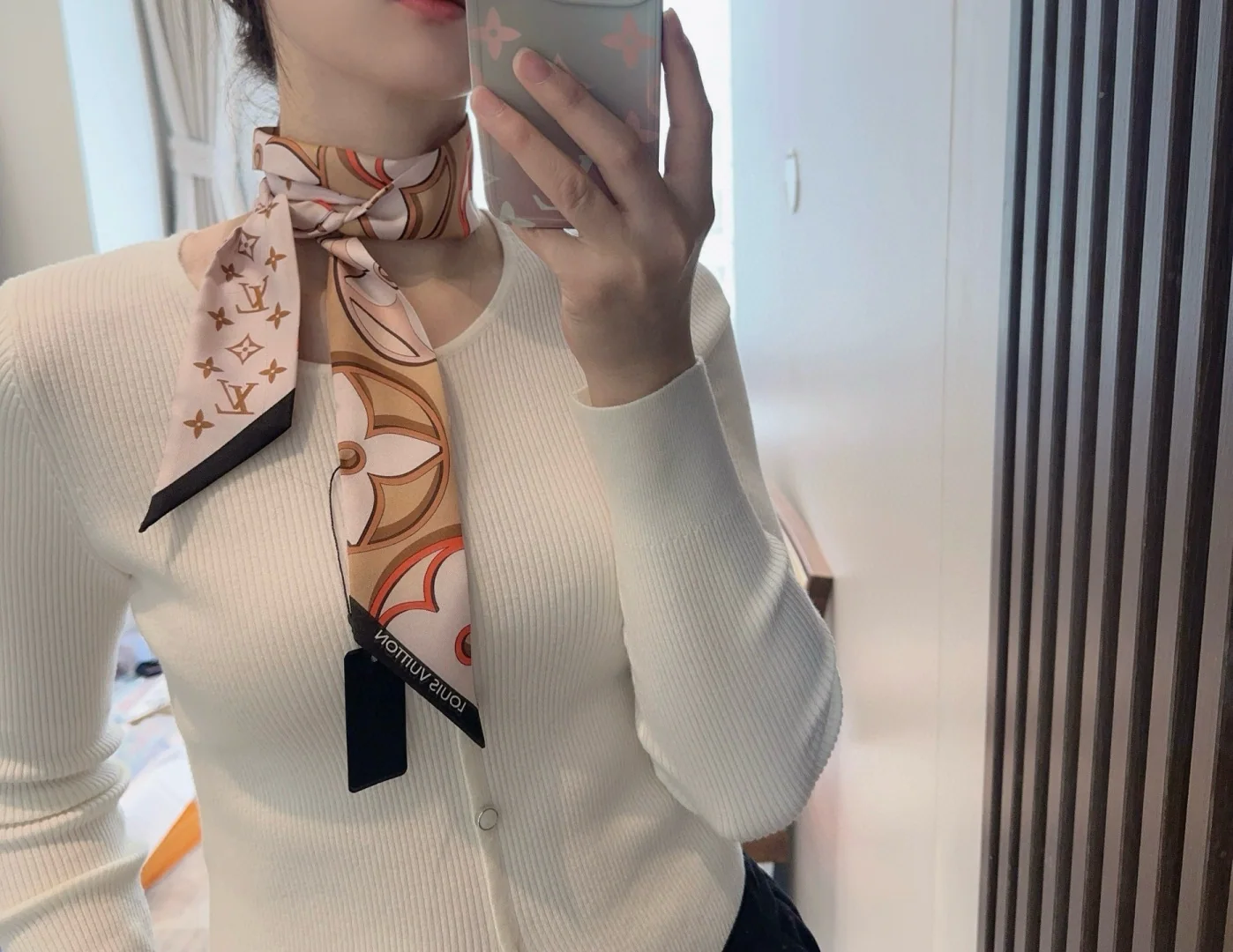루이비통 흑백 네 잎 클로버 실크 스카프 146334