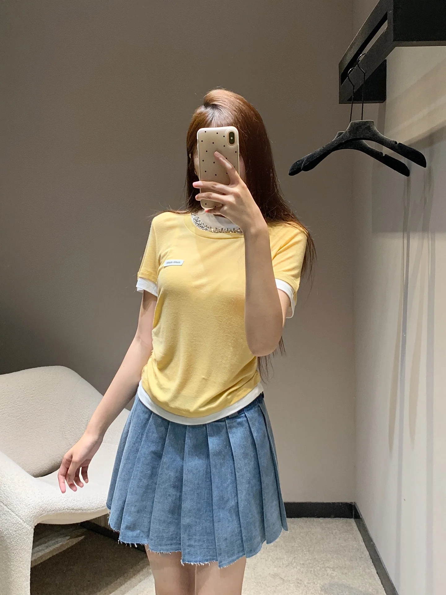 미우미우 라인스톤 넥 페이크 투피스 슬림핏 반팔 티셔츠 26 SS 상세 이미지 1