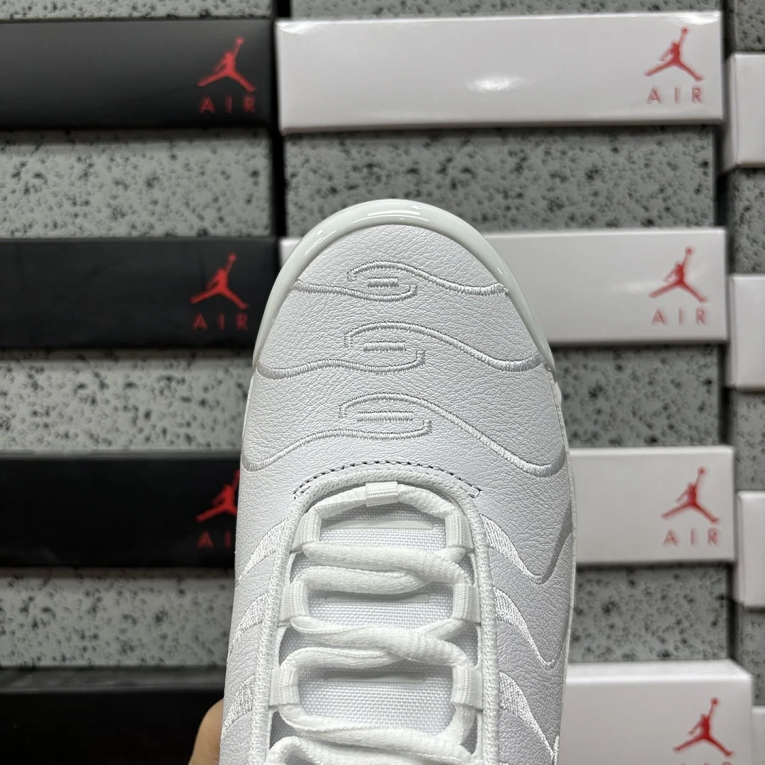 나이키 [DF] 에어 맥스 플러스 AJ2029-100 201710 Nike Air Max Plus Triple White 상세 이미지 2