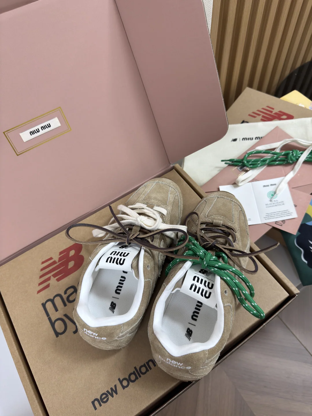 미우미우 스웨이드 가죽 스니커즈 상세 이미지 5