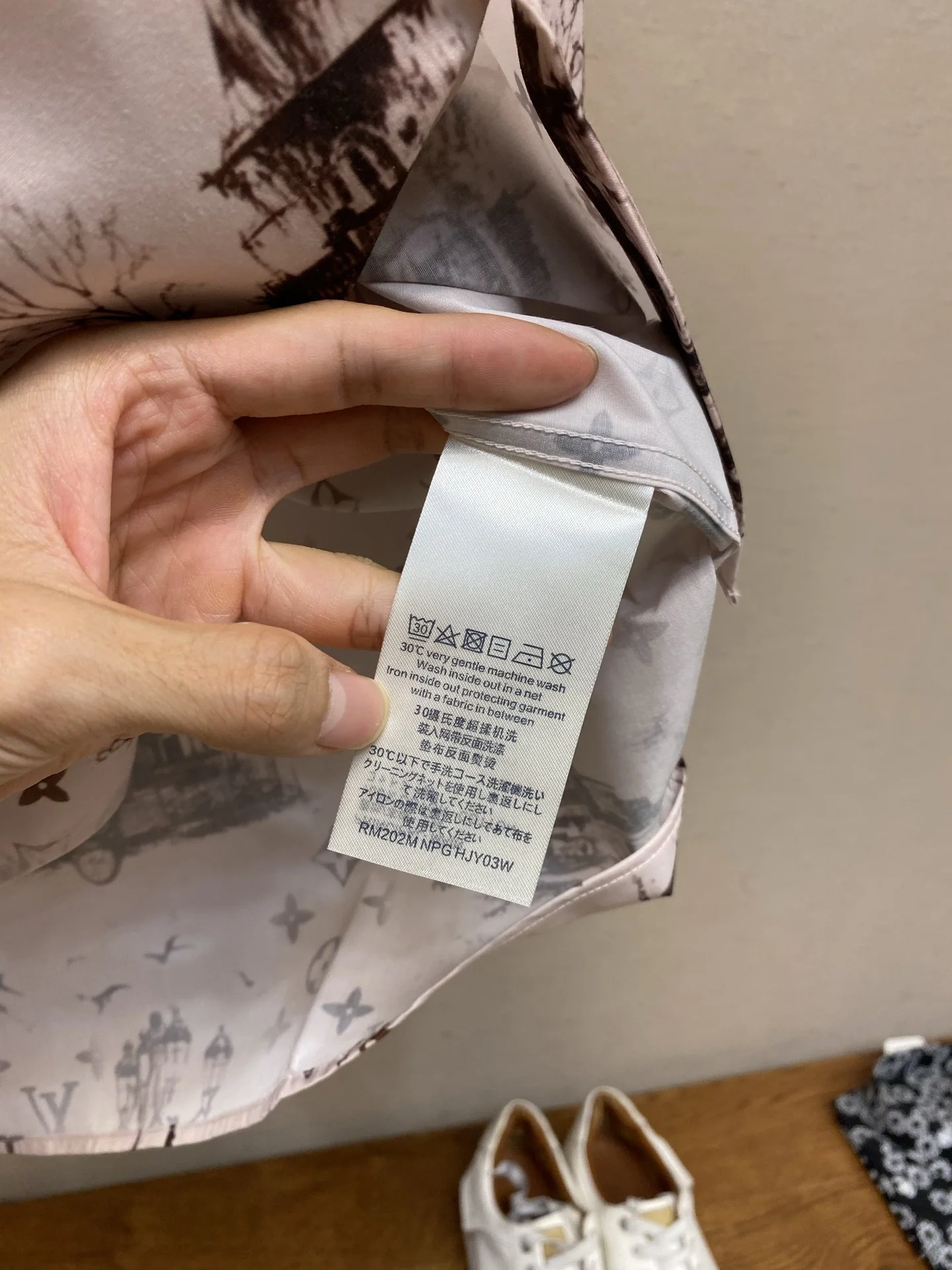 루이비통 모노그램 시티워크 프린트 실크 린넨 남성 긴팔 셔츠 상세 이미지 6